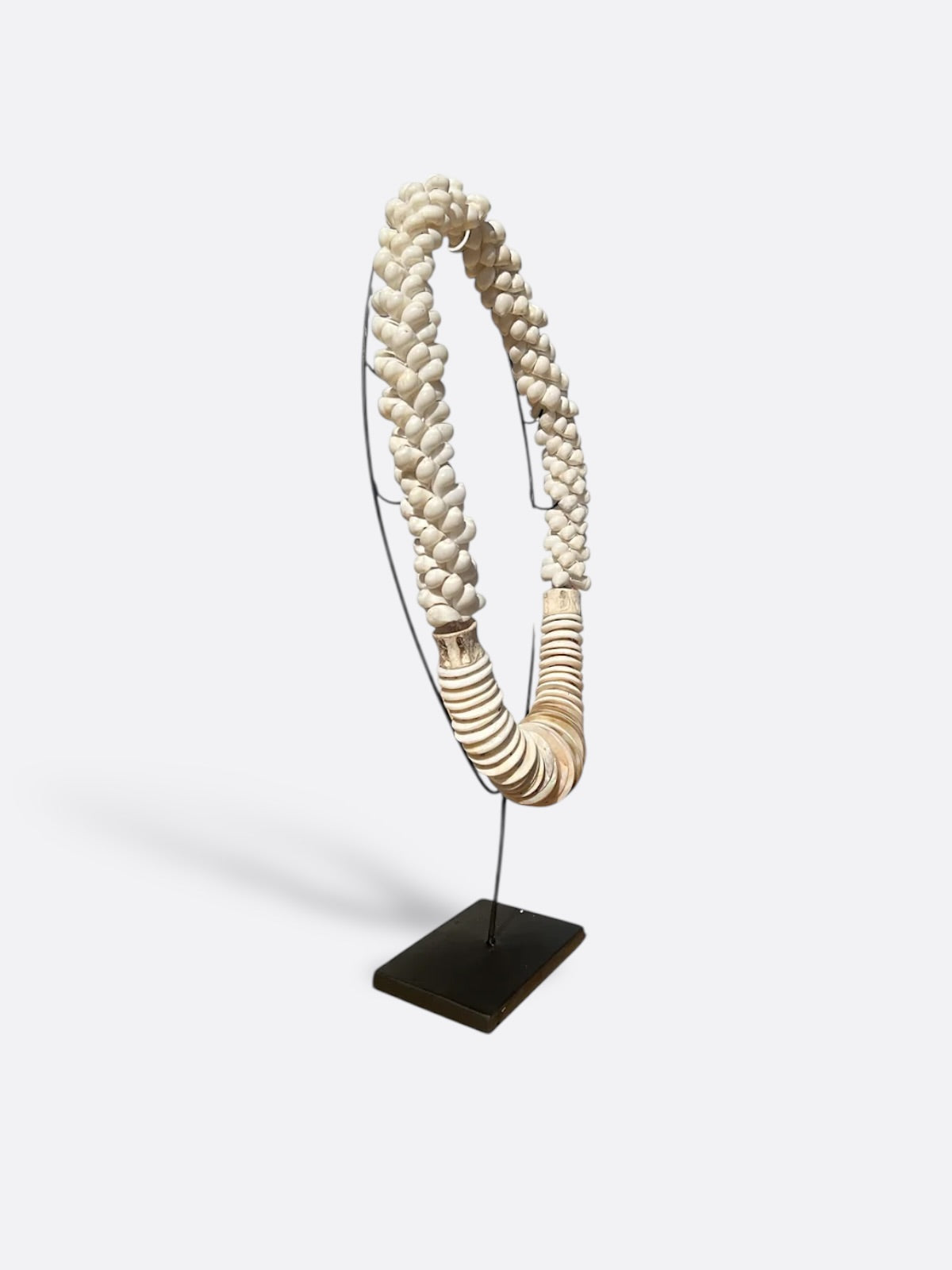 Collier Décoratif Coquillages sur Socle Métal - Rinjani