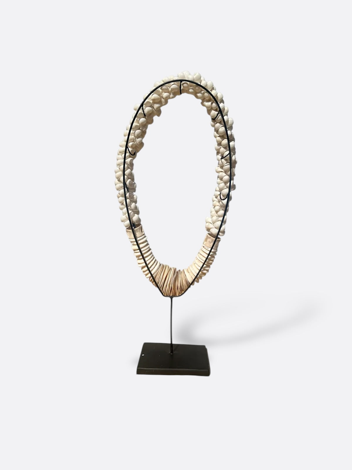 Collier Décoratif Coquillages sur Socle Métal - Rinjani