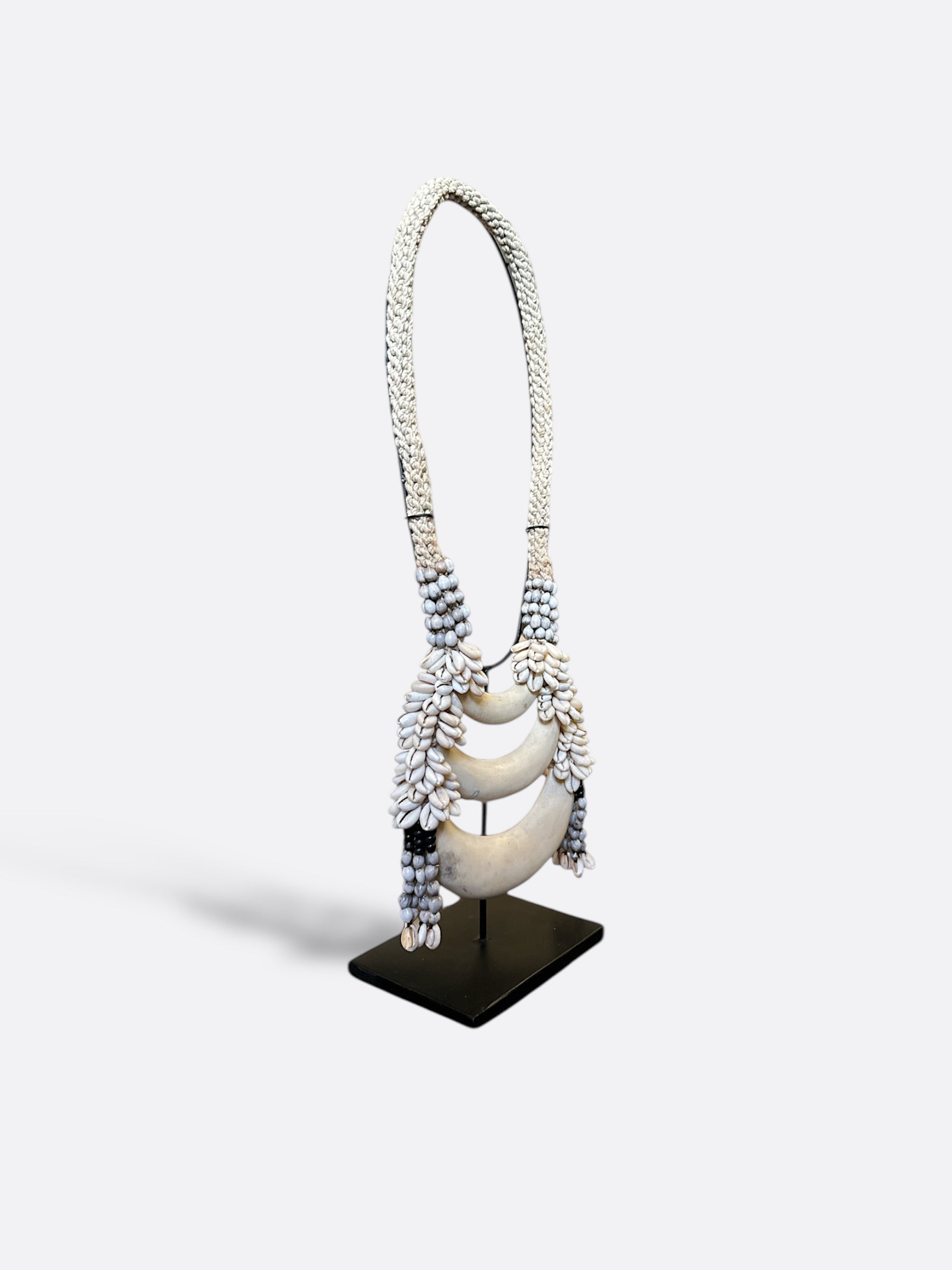 Collier en corail sur socle - Kawa