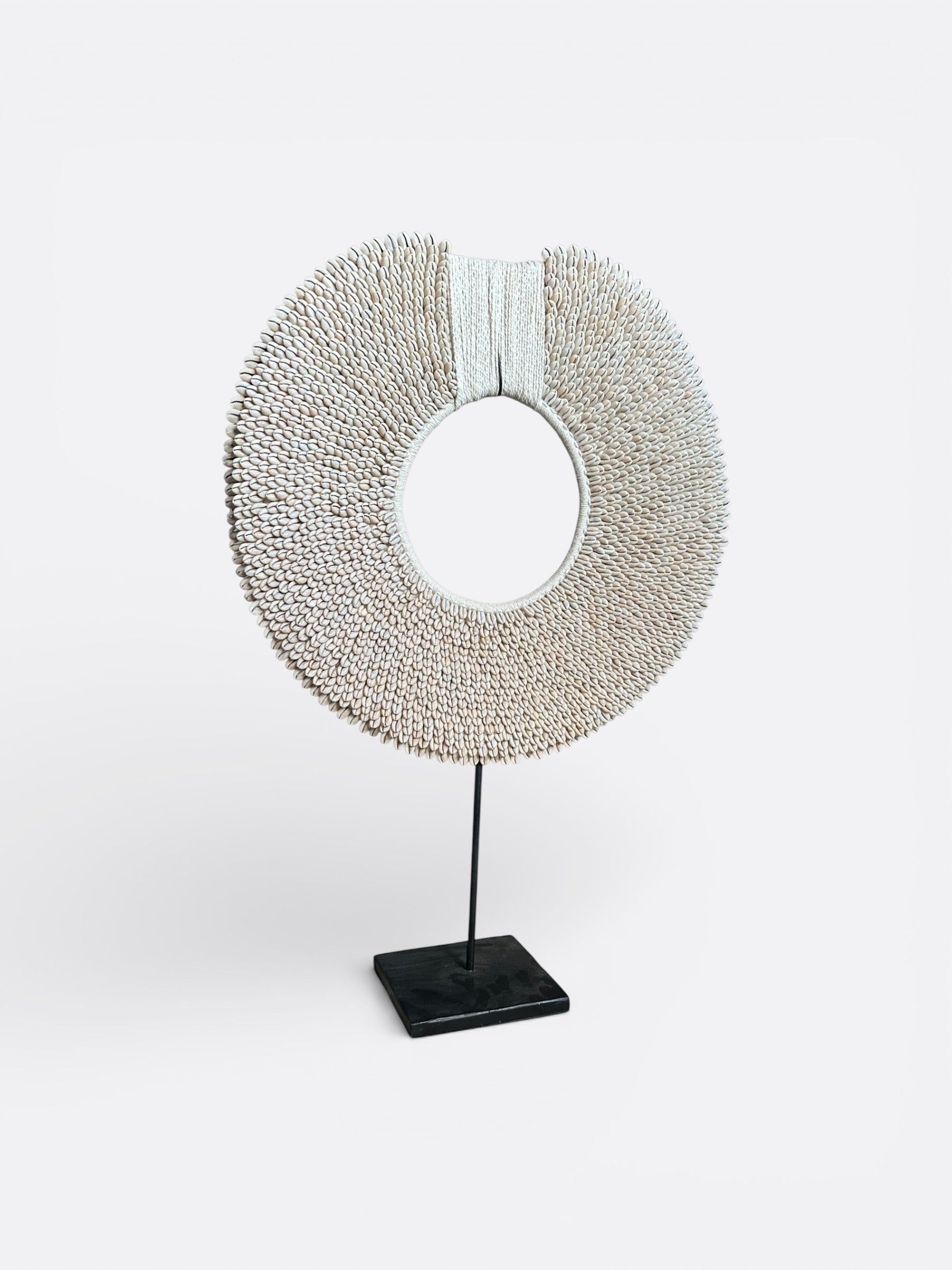 grande décoration artisanale en coquillage beige, artisanat de bali