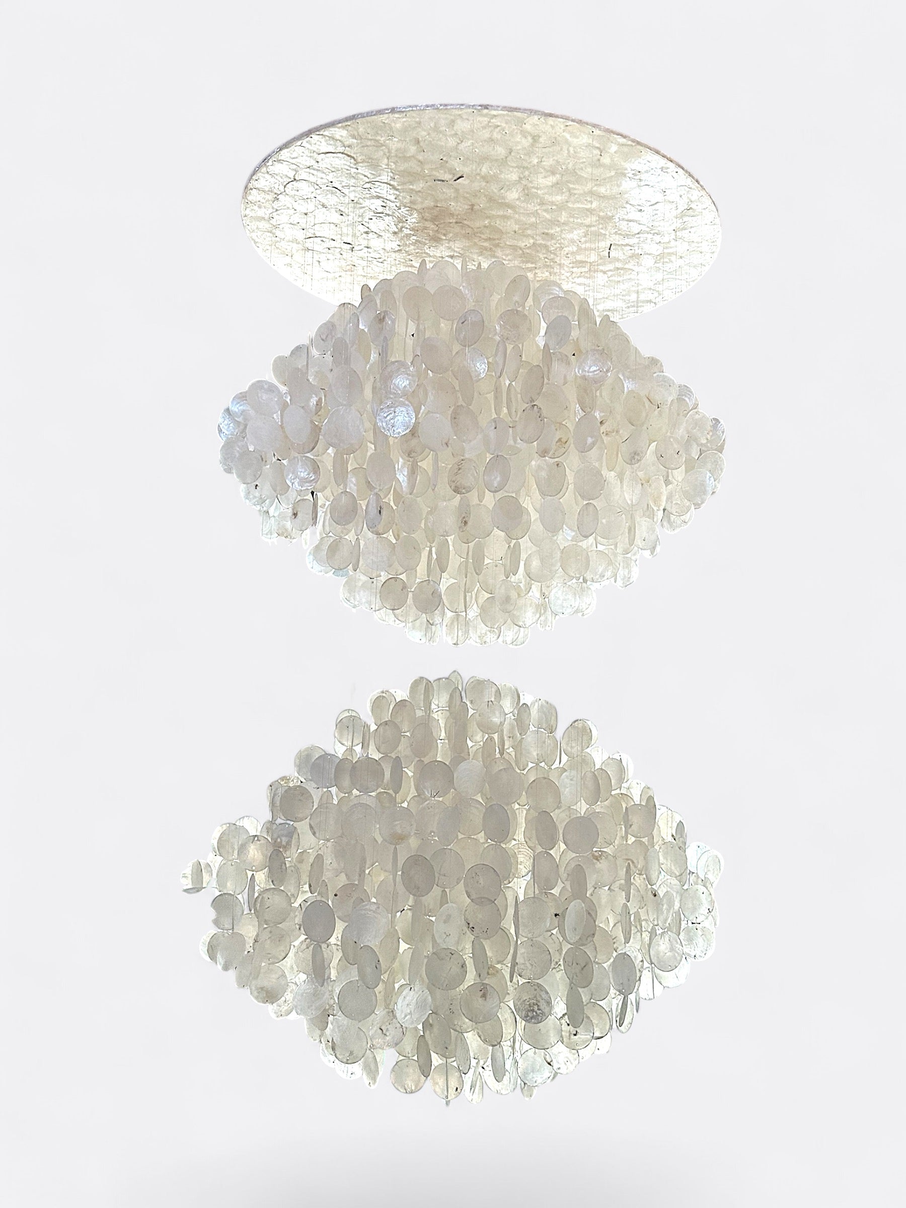 Grand lustre artisanal balinais en nacre naturelle fait main à Bali
