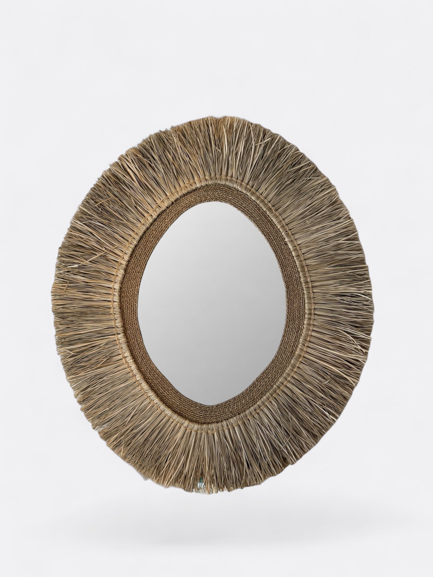 Grand miroir ovale Naya en raphia et rotin naturel - Décoration bohème chic Cokoha