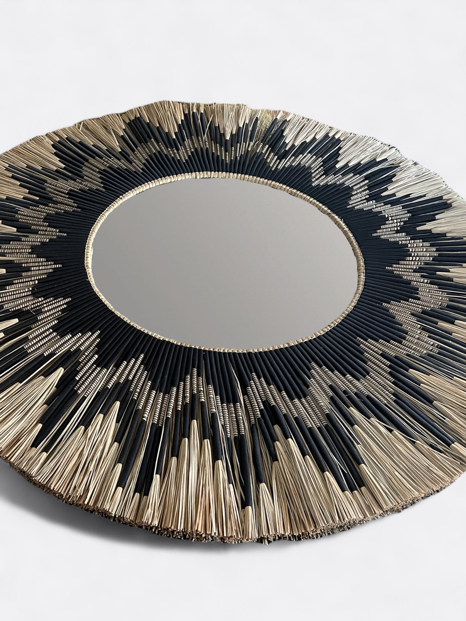 Grand miroir rond artisanal en roseau – Rahayu