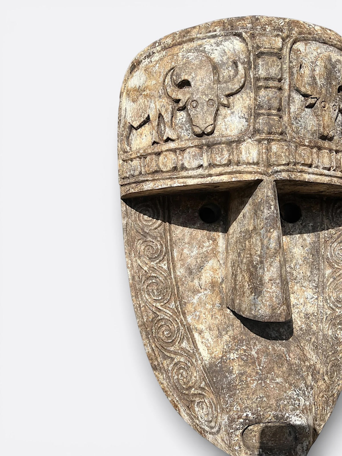 Grande sculpture artisanale en bois de Suar – MR.XXL