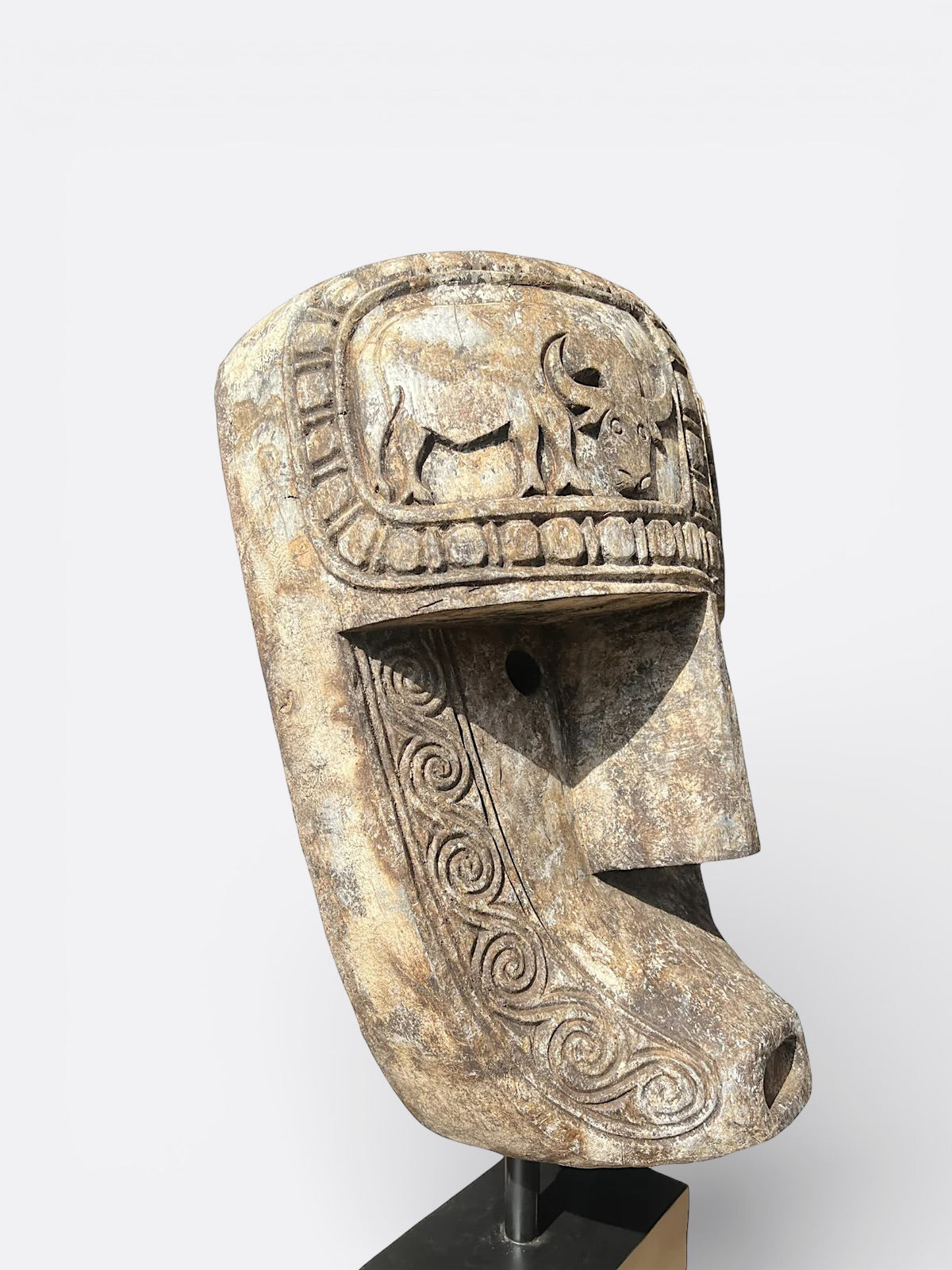 Grande sculpture artisanale en bois de Suar – MR.XXL