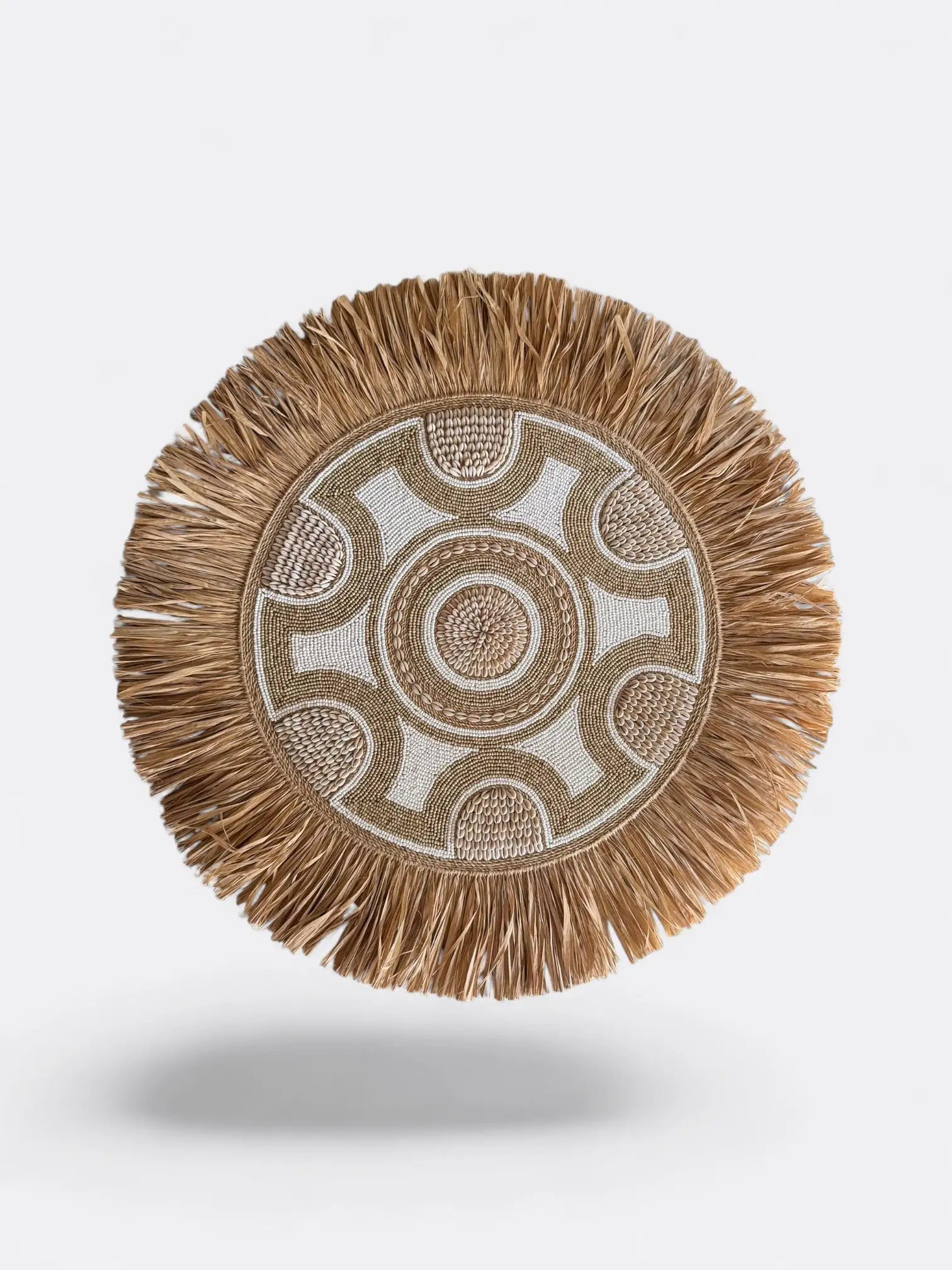 Juju en perles brodées, coquillages & raphia – Luma