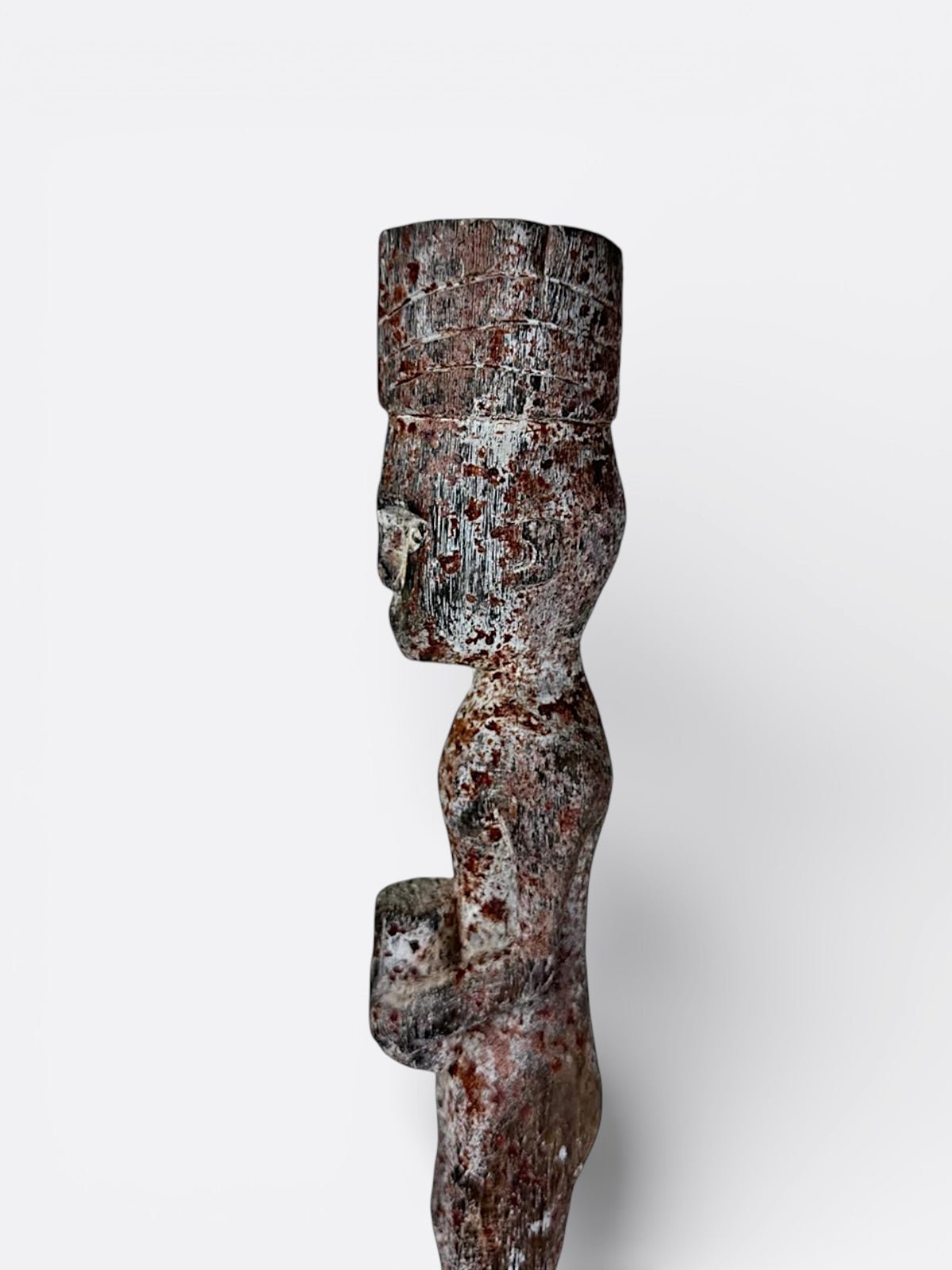 Détail du socle réglable du totem Kepala Datar