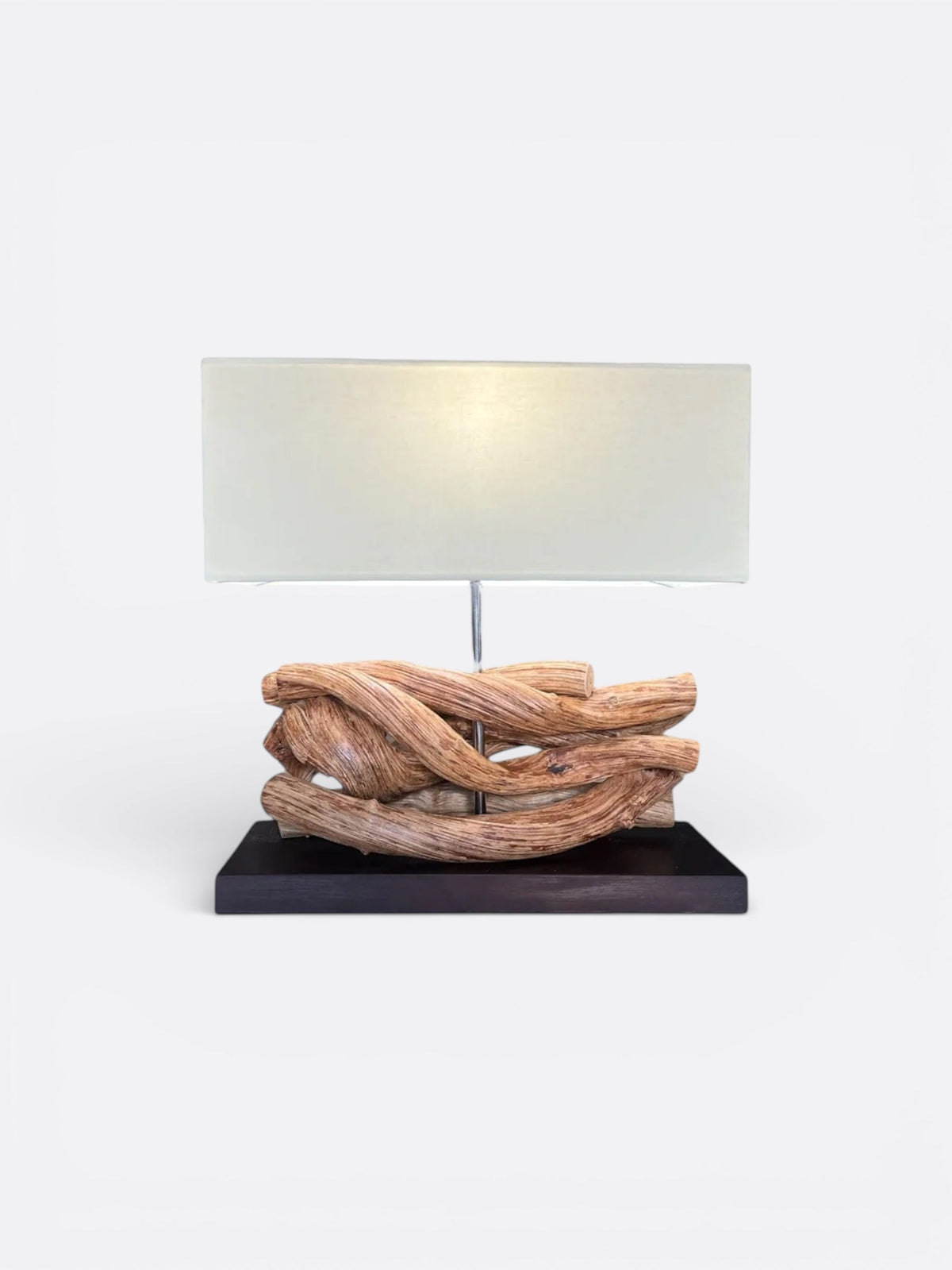 Lampe artisanale balinaise en liane naturelle fait main à Bali pour décoration intérieure