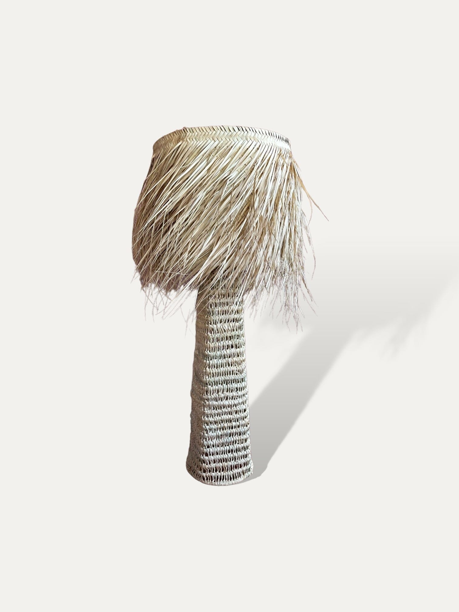 Lampe en feuille de palmier et socle en fibre de dattier - Delta Cokoha 