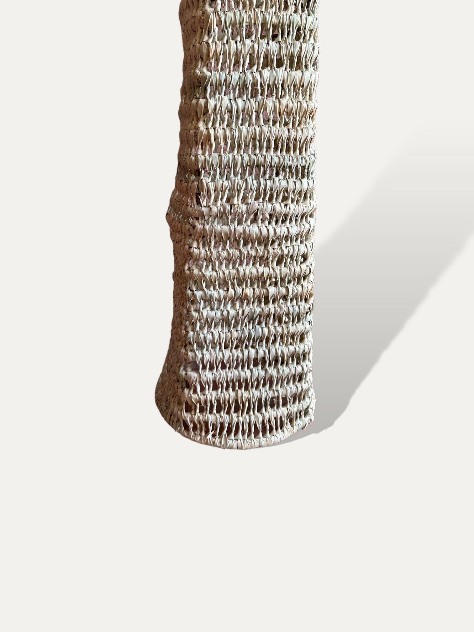 Lampe en feuille de palmier et socle en fibre de dattier - Delta Cokoha 