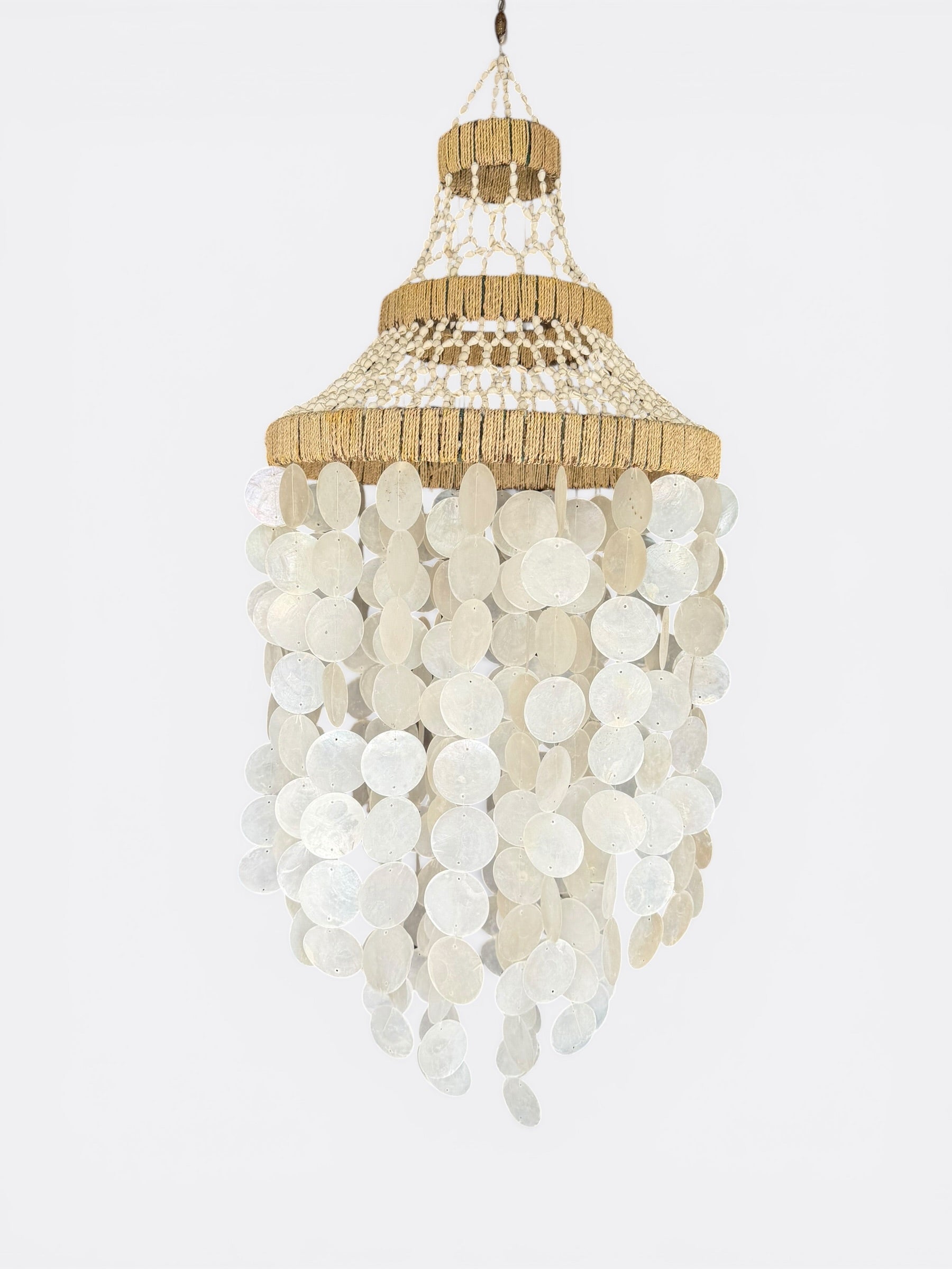 Lustre Nayla en cascade de disques de nacre translucides