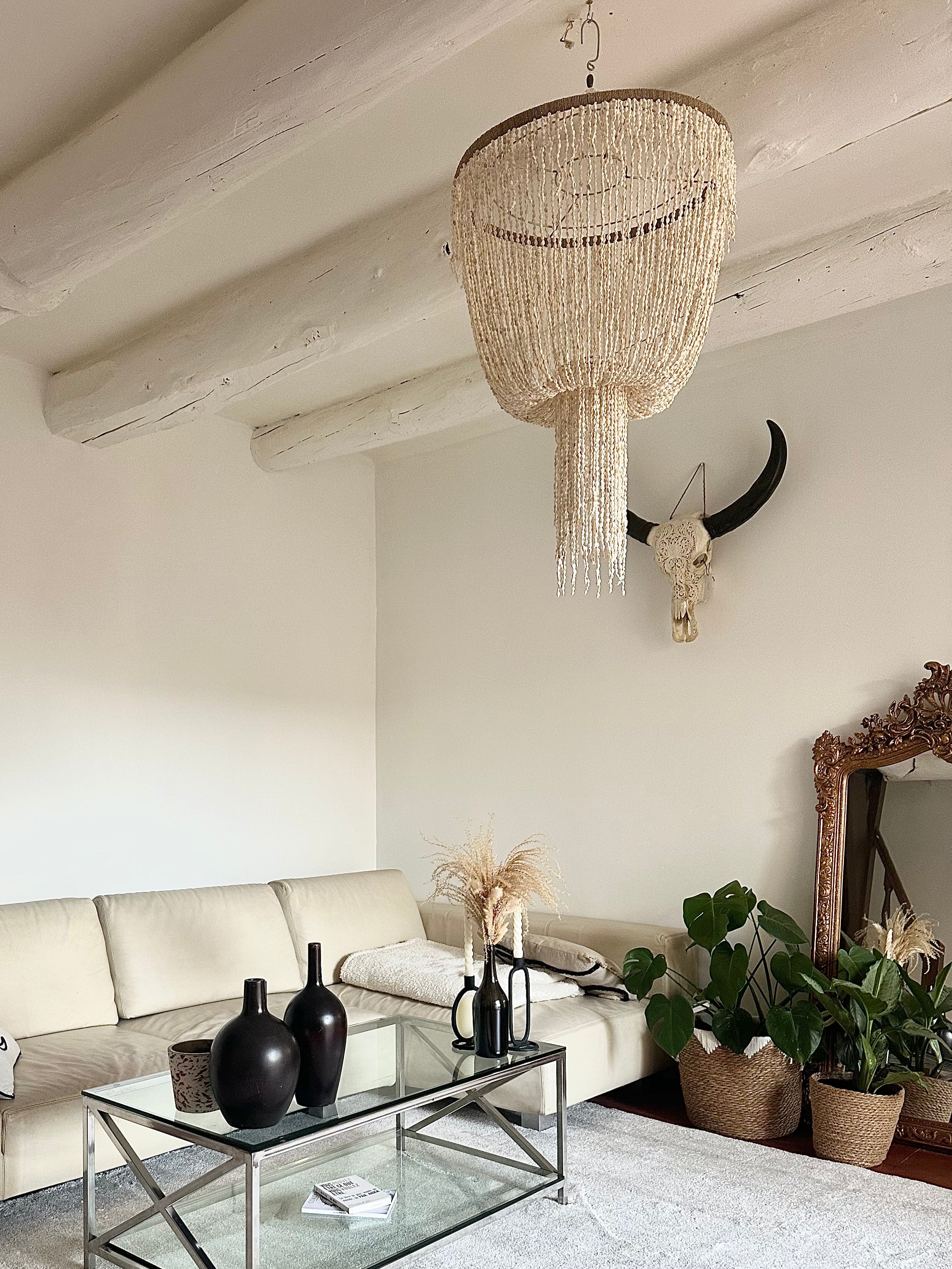 Lustre artisanal balinais en coquillages naturels fait main à Bali
