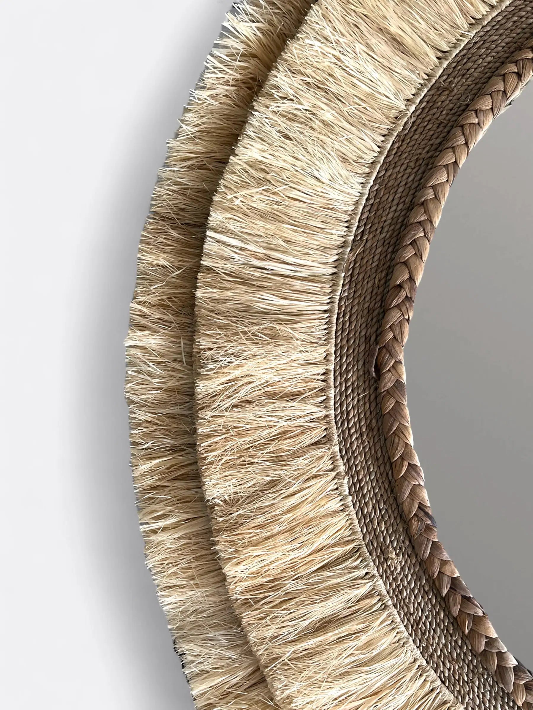 Miroir mural rond Ida en raphia naturel beige, fait main à Bali