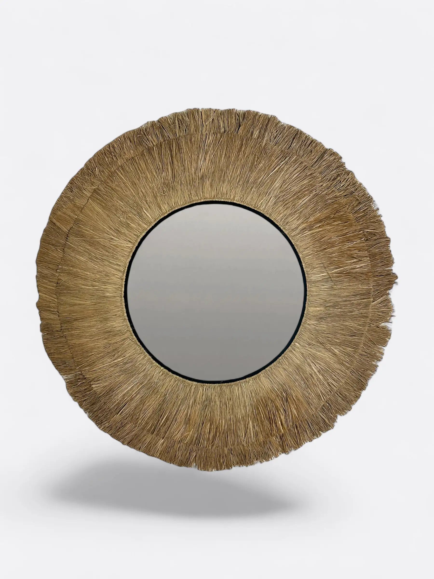 Miroir mural balinais fait main à Bali en raphia pour décoration intérieure élégante