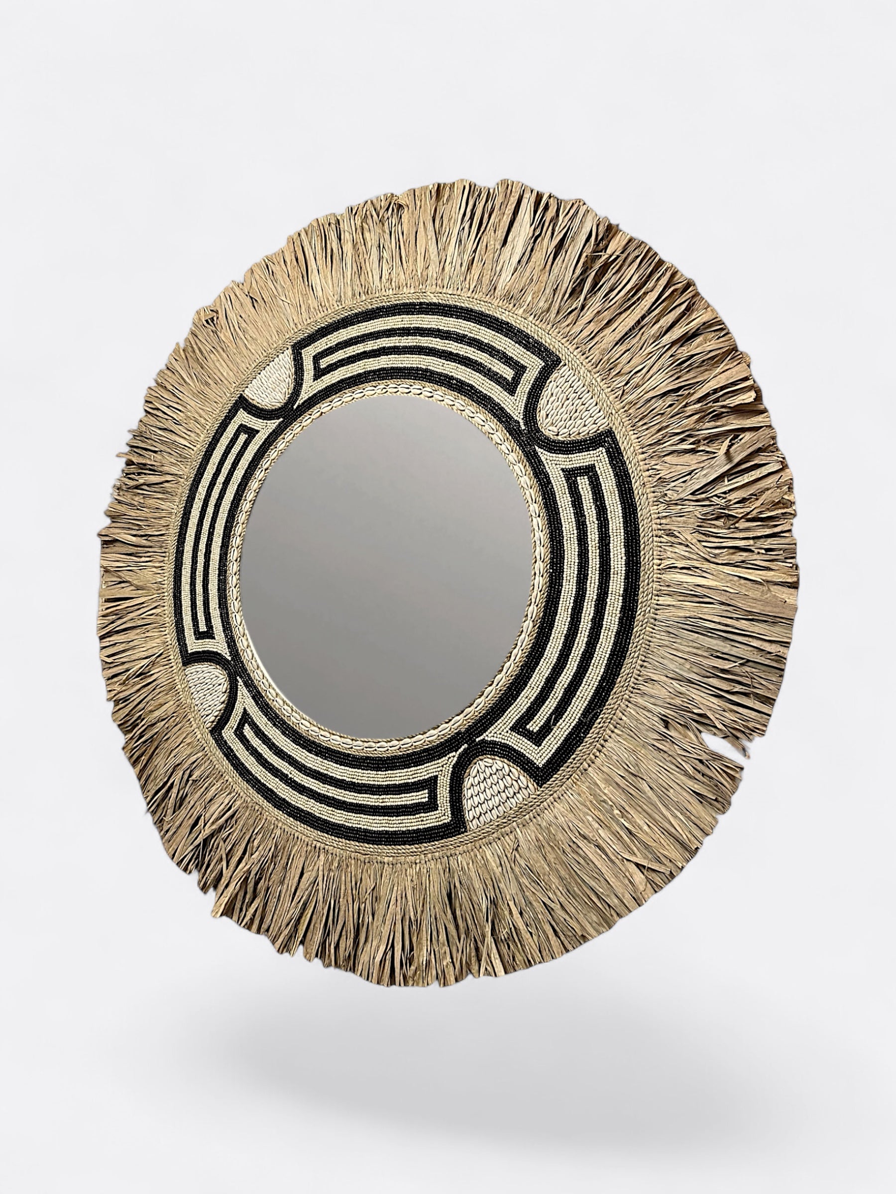 Miroir en raphia avec perles décoratives