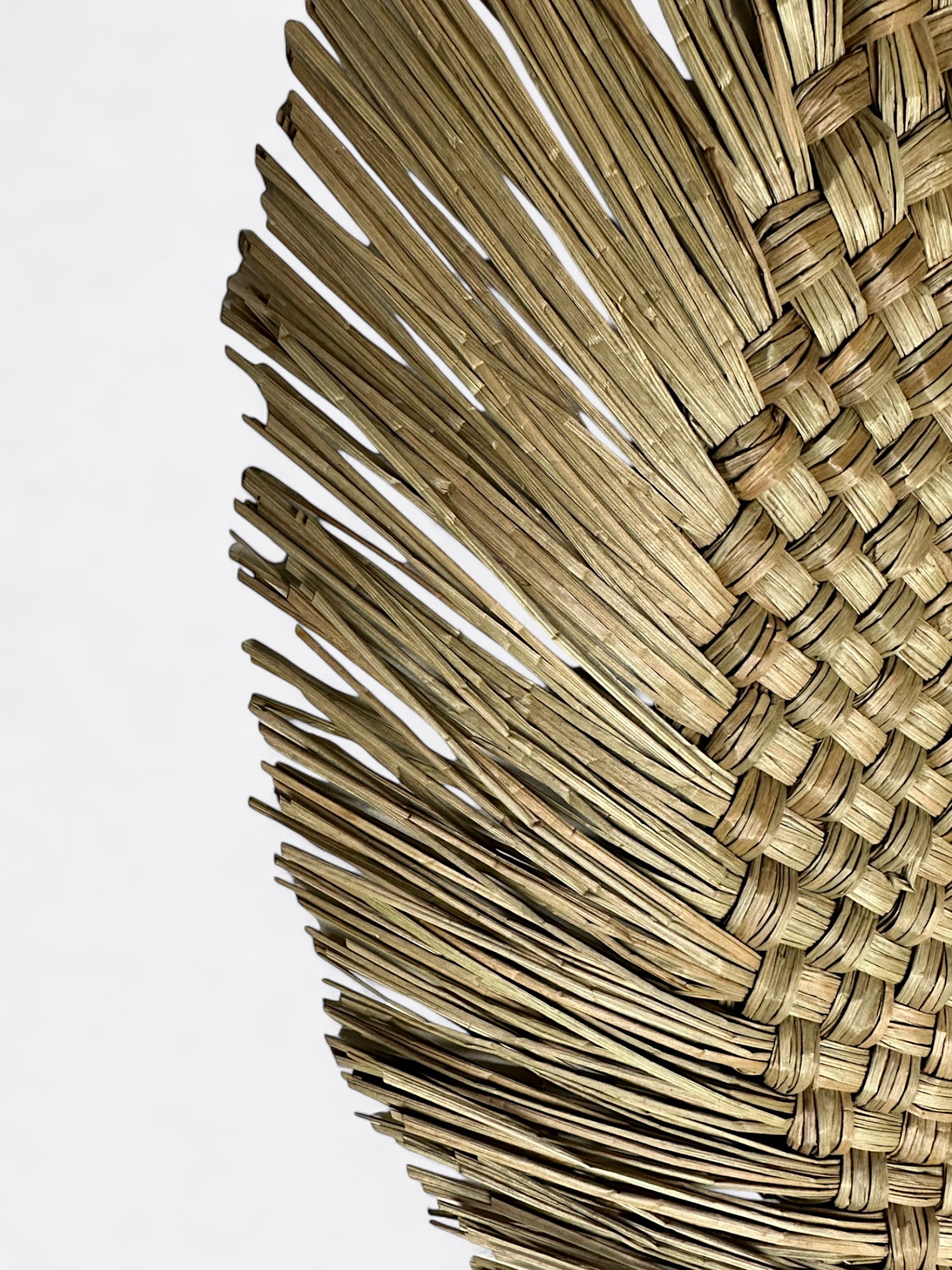 Miroir artisanal rond en paille séchée naturelle – Ahora