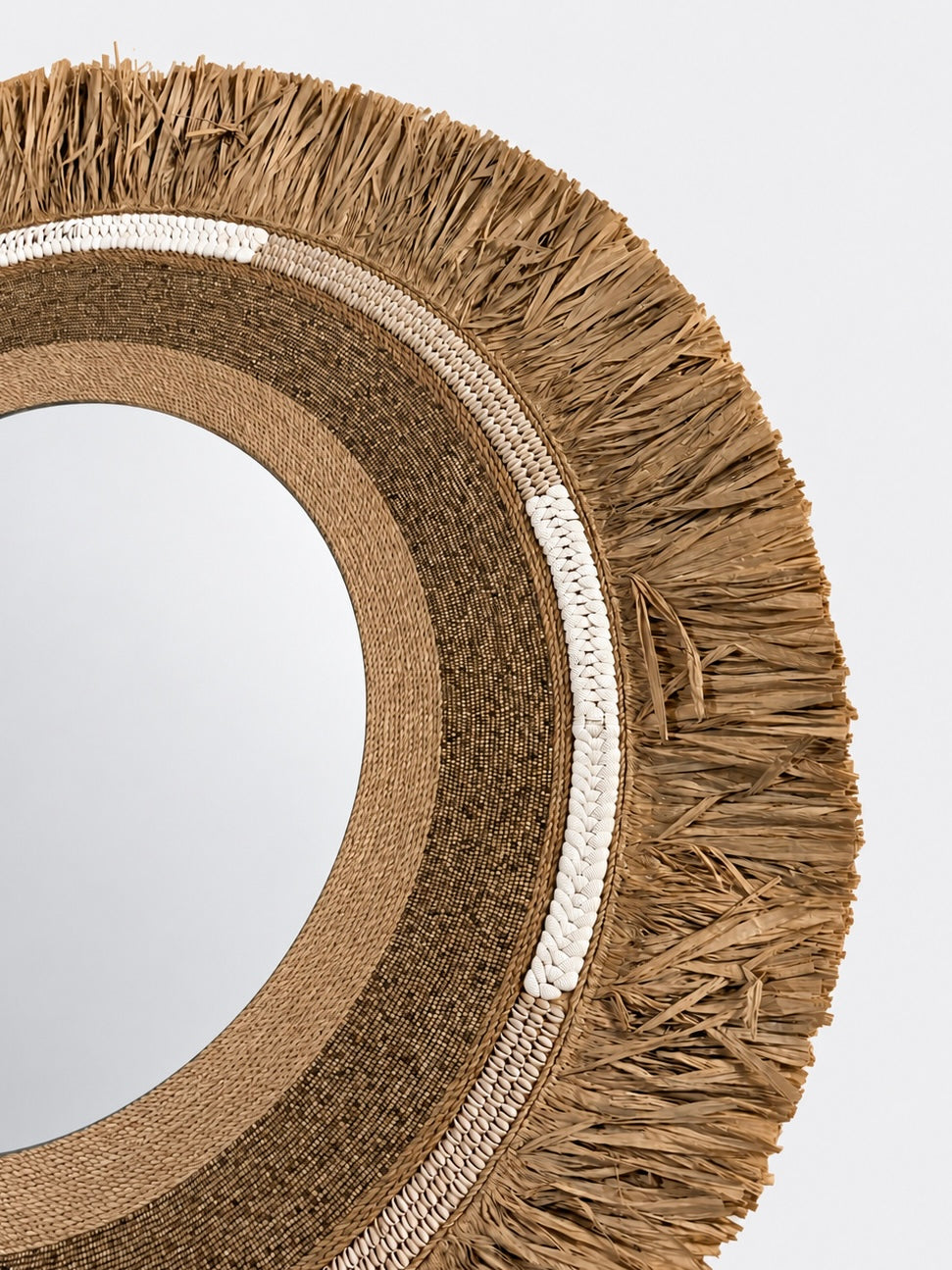 Grand miroir rond XXL artisanal en raphia, perles et coquillages – Natural XXL