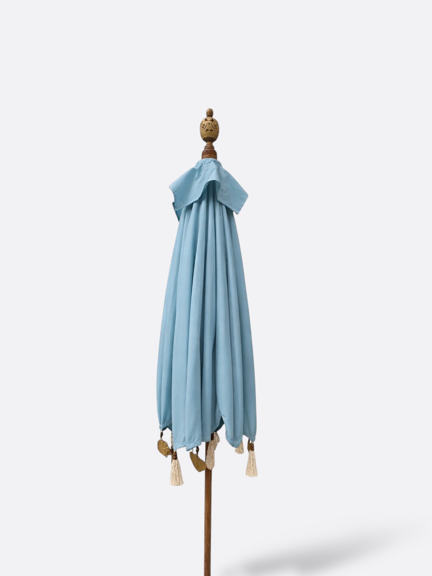 Parasol Matahari bleu en coton imperméable et tige en teck artisanal de Bali