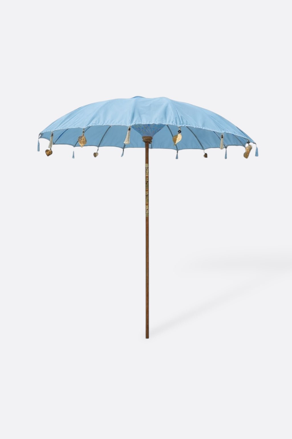 Parasol Matahari bleu - détail des breloques en fer