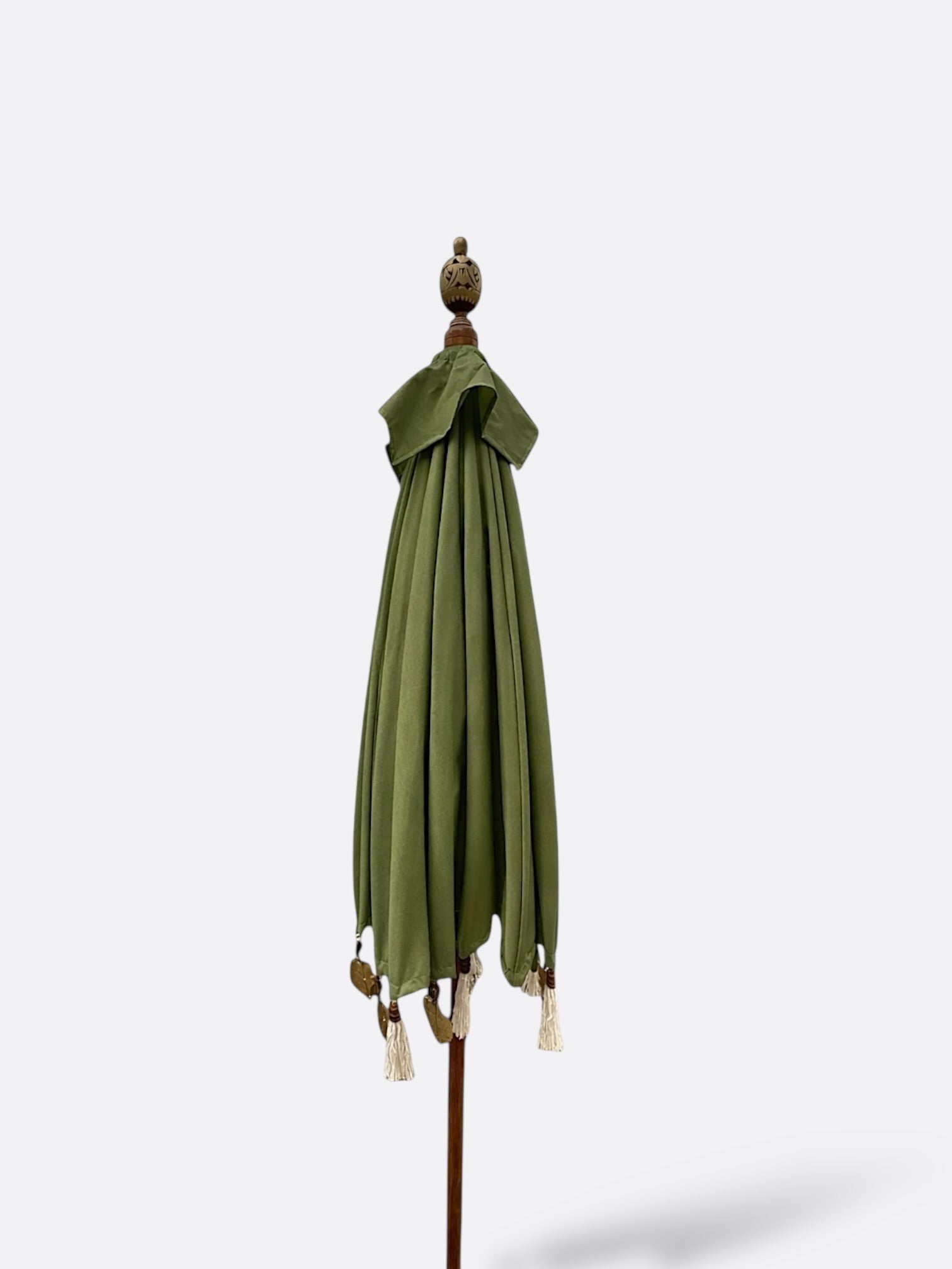 Parasol Matahari vert en coton imperméable et tige en teck artisanal de Bali