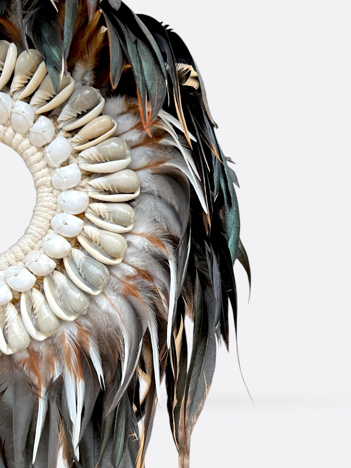 Collier décoratif en plumes et coquillages – Avalon