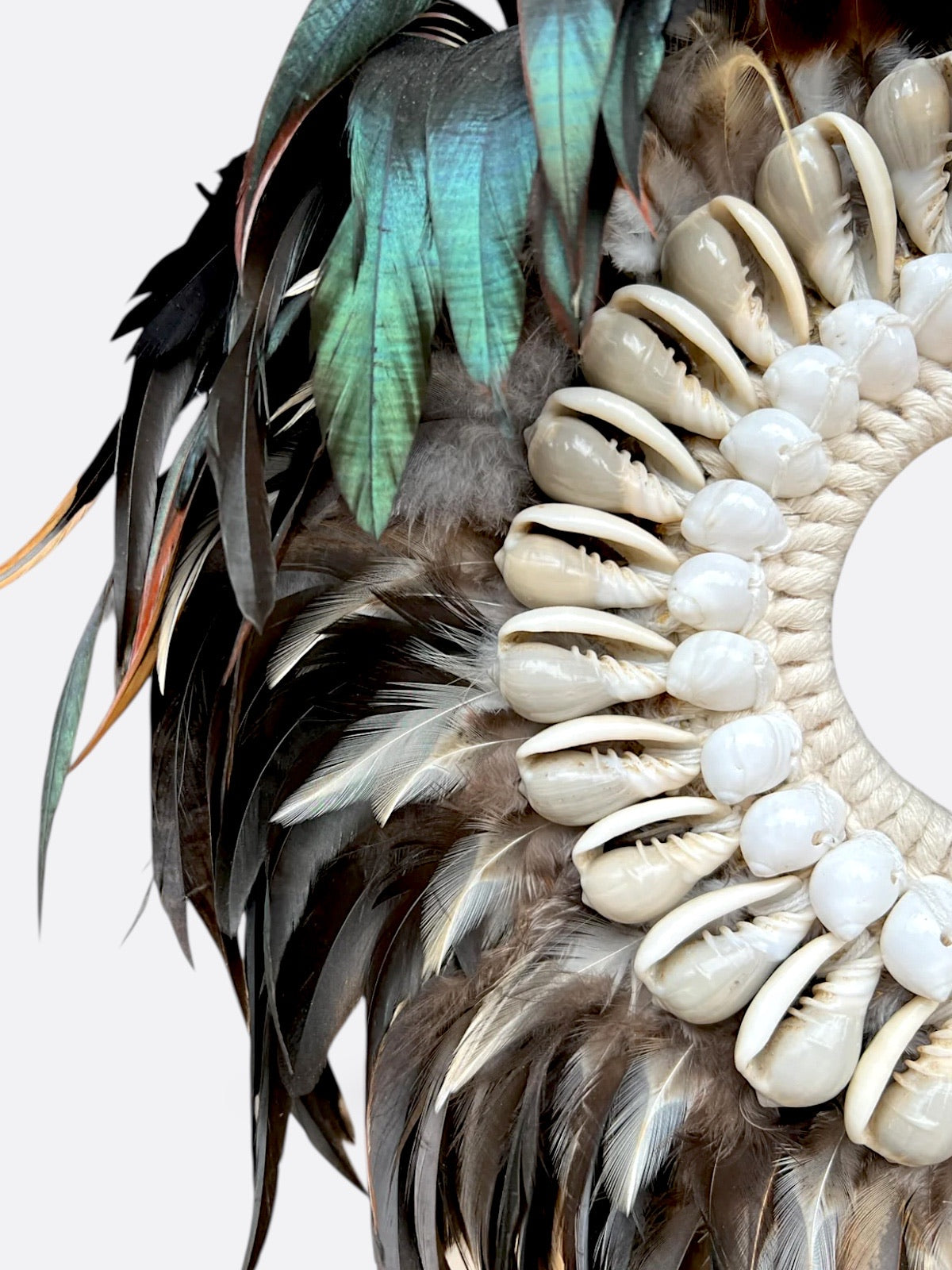 Collier décoratif en plumes et coquillages – Avalon