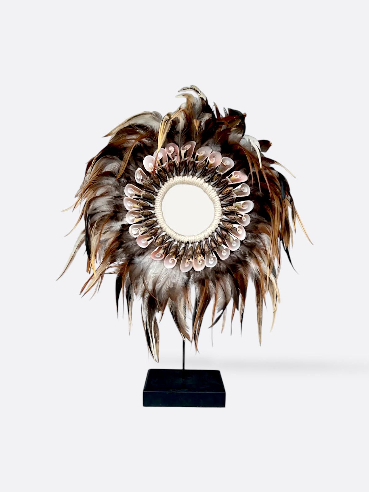 Collier décoratif en plumes et coquillages – Eliora