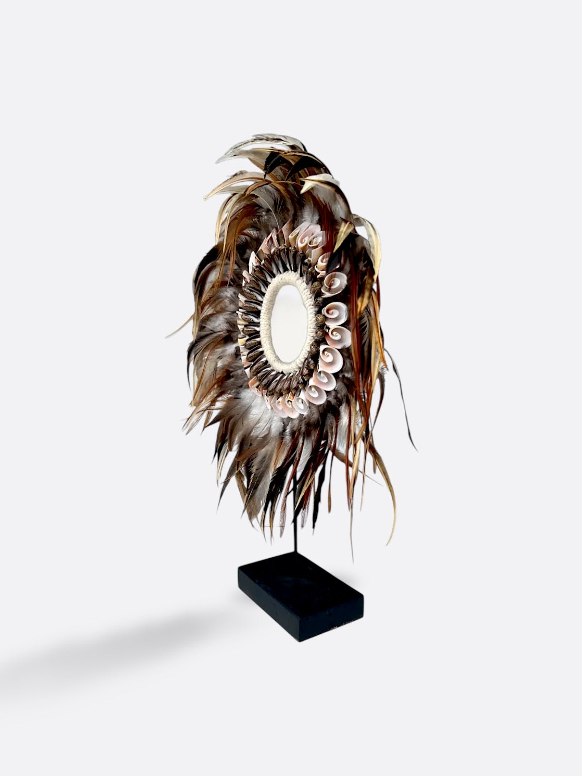 Collier décoratif en plumes et coquillages – Eliora