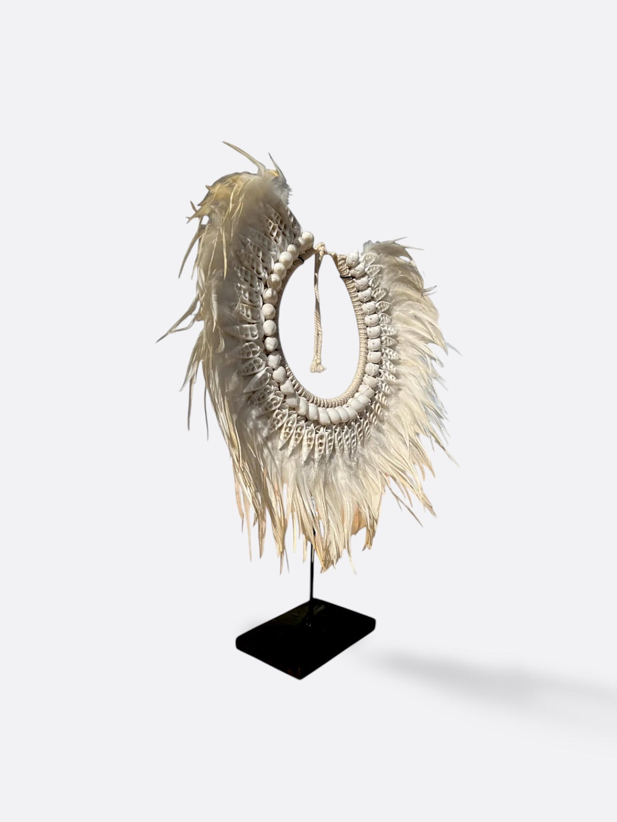 Collier décoratif en plumes et coquillages – Glory