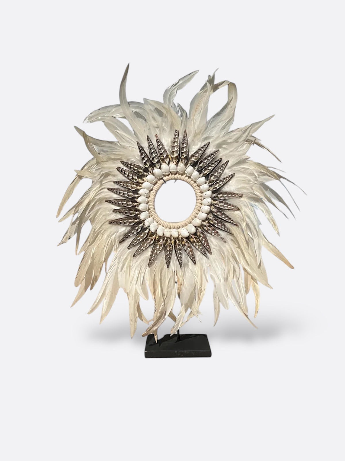 Collier décoratif en plumes et coquillages – Zéphir