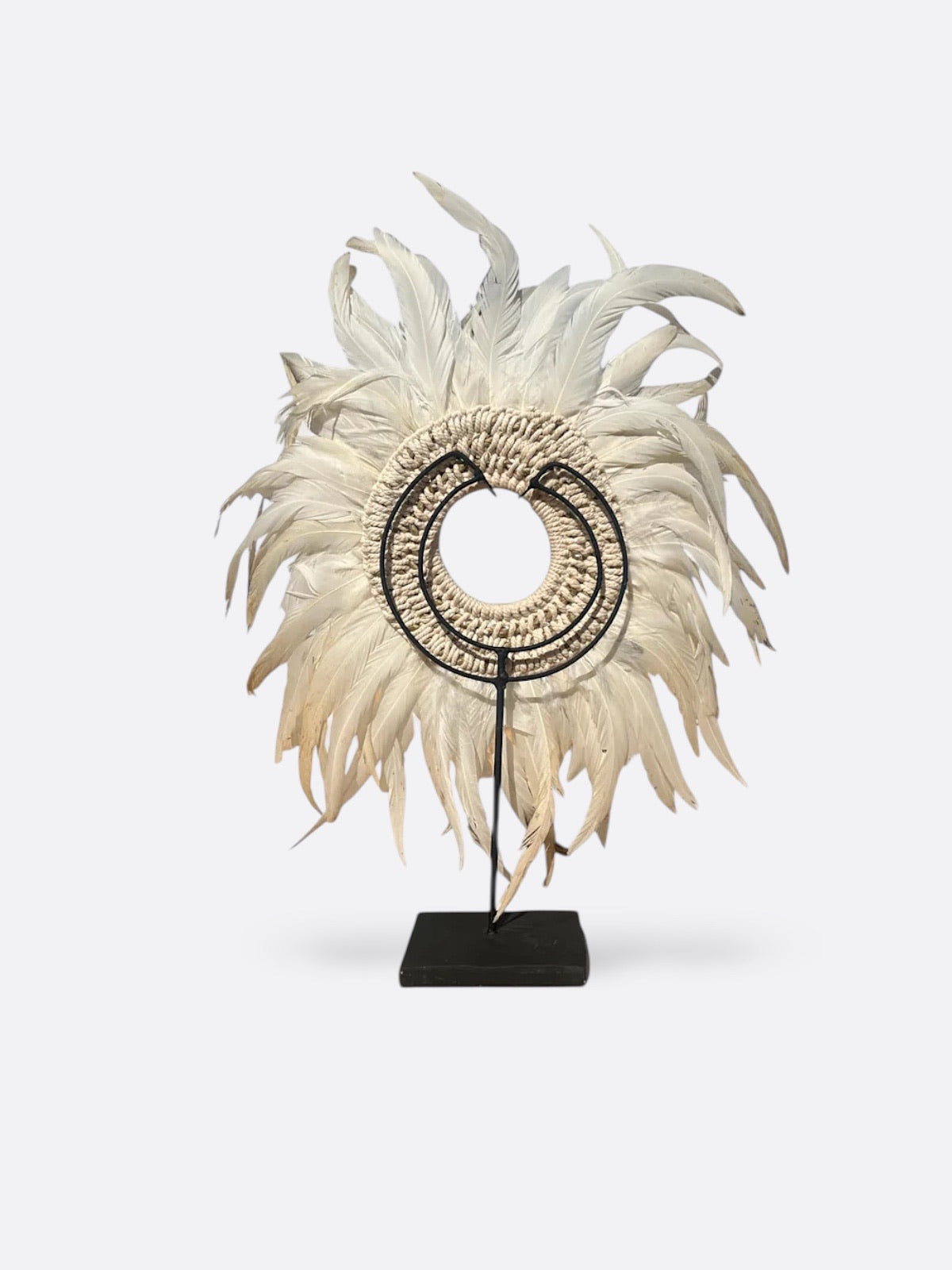 Collier décoratif en plumes et coquillages – Zéphir