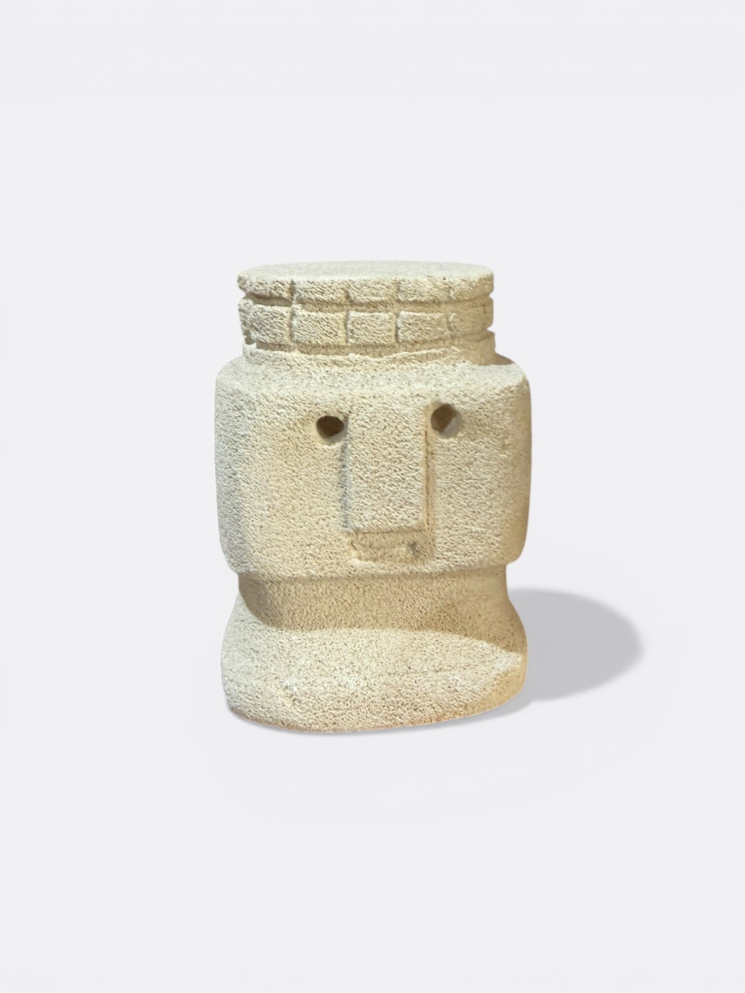 Petite statue en pierre de Sumba Lako, vue de face