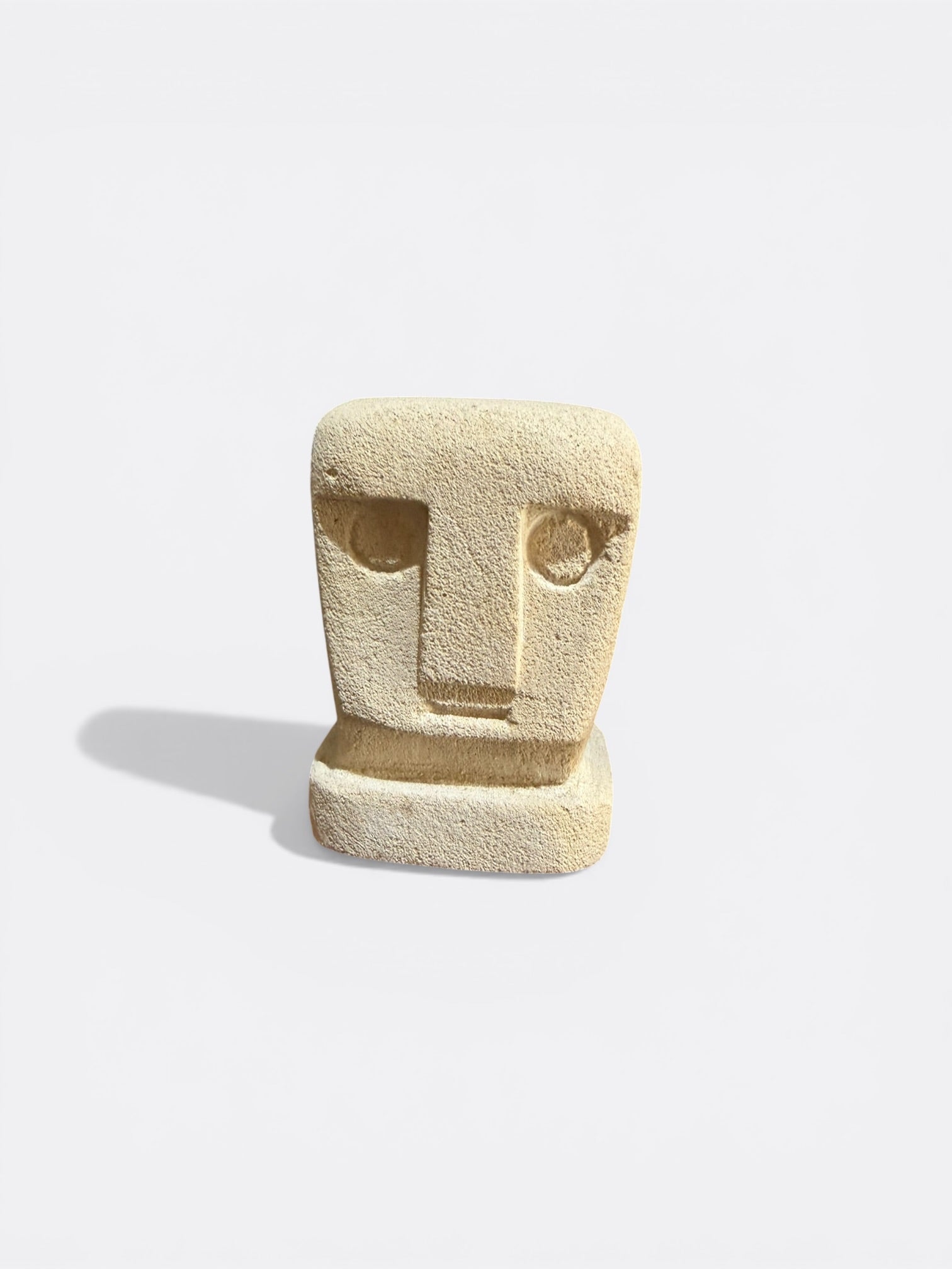 Petite statue en pierre de Sumba Tima, vue de face