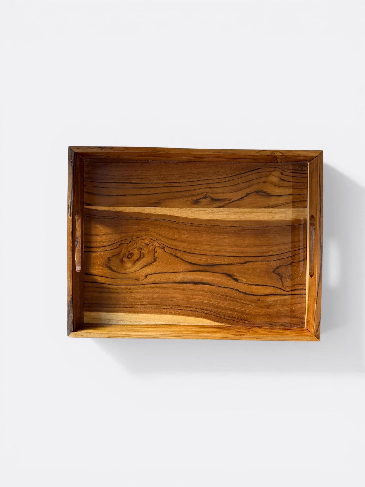Plateau artisanal en bois de teck, vue de face