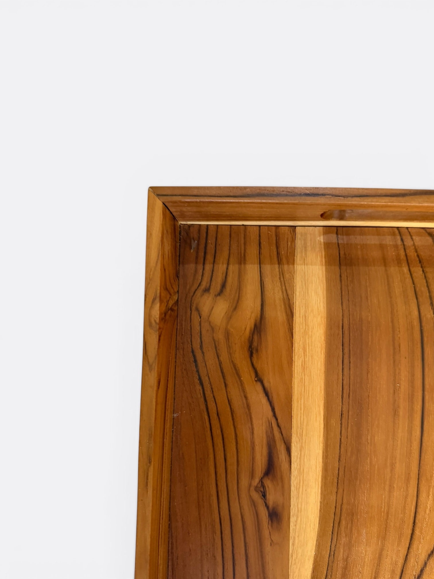 Plateau artisanal en bois de teck