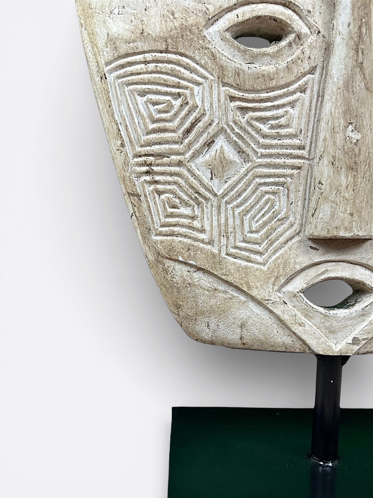 Détail du veinage de la sculpture visage Dewa