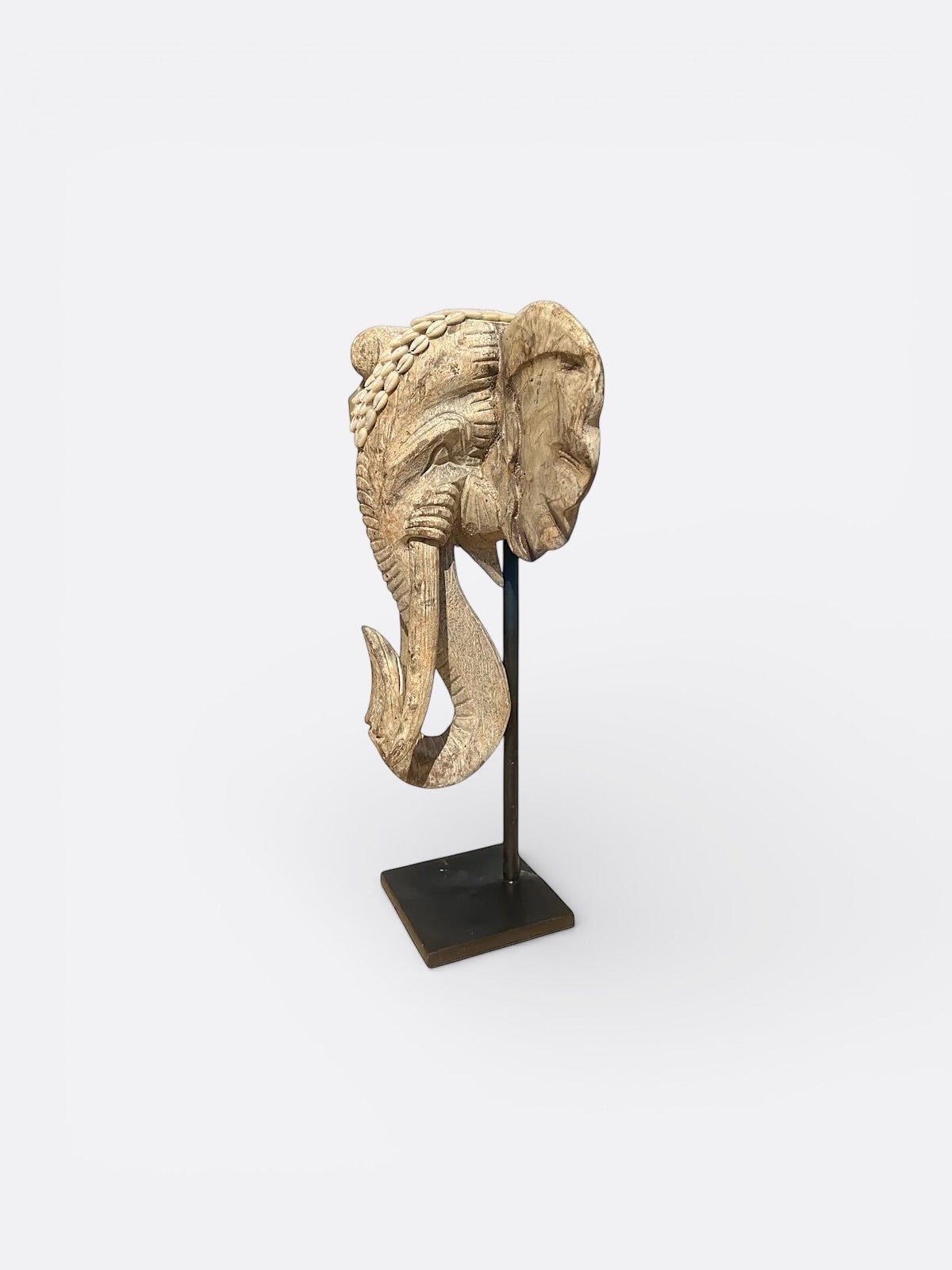 Sculpture éléphant Gajah vue de profil
