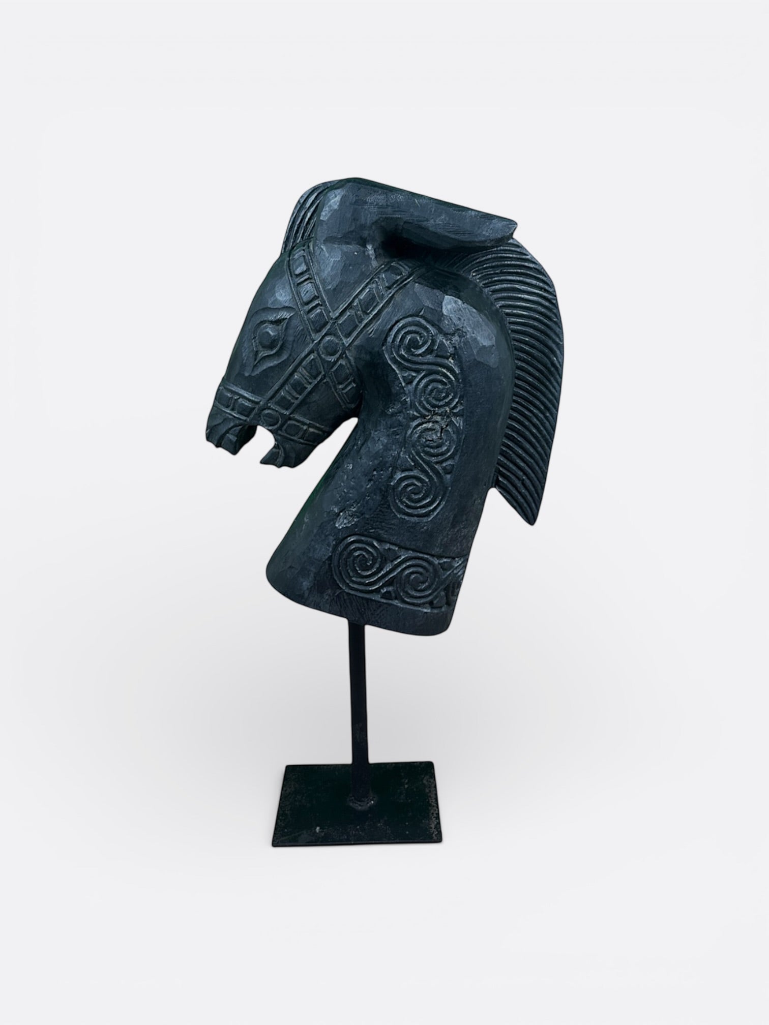 Buste de cheval noir en bois de Suar sculpté à la main à Bali