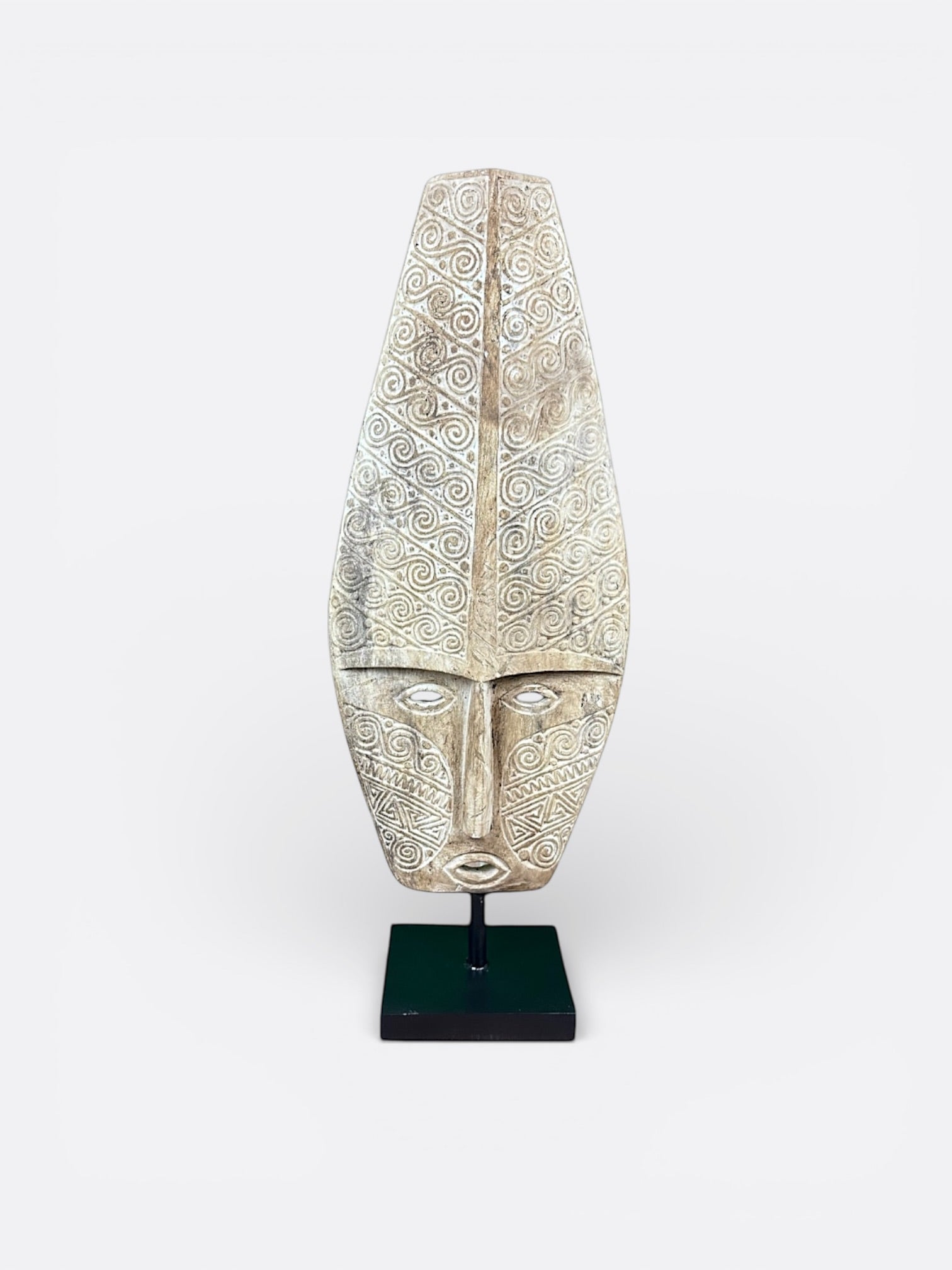 Sculpture visage primitif en bois de Suar réalisée à la main à Bali, modèle Surya