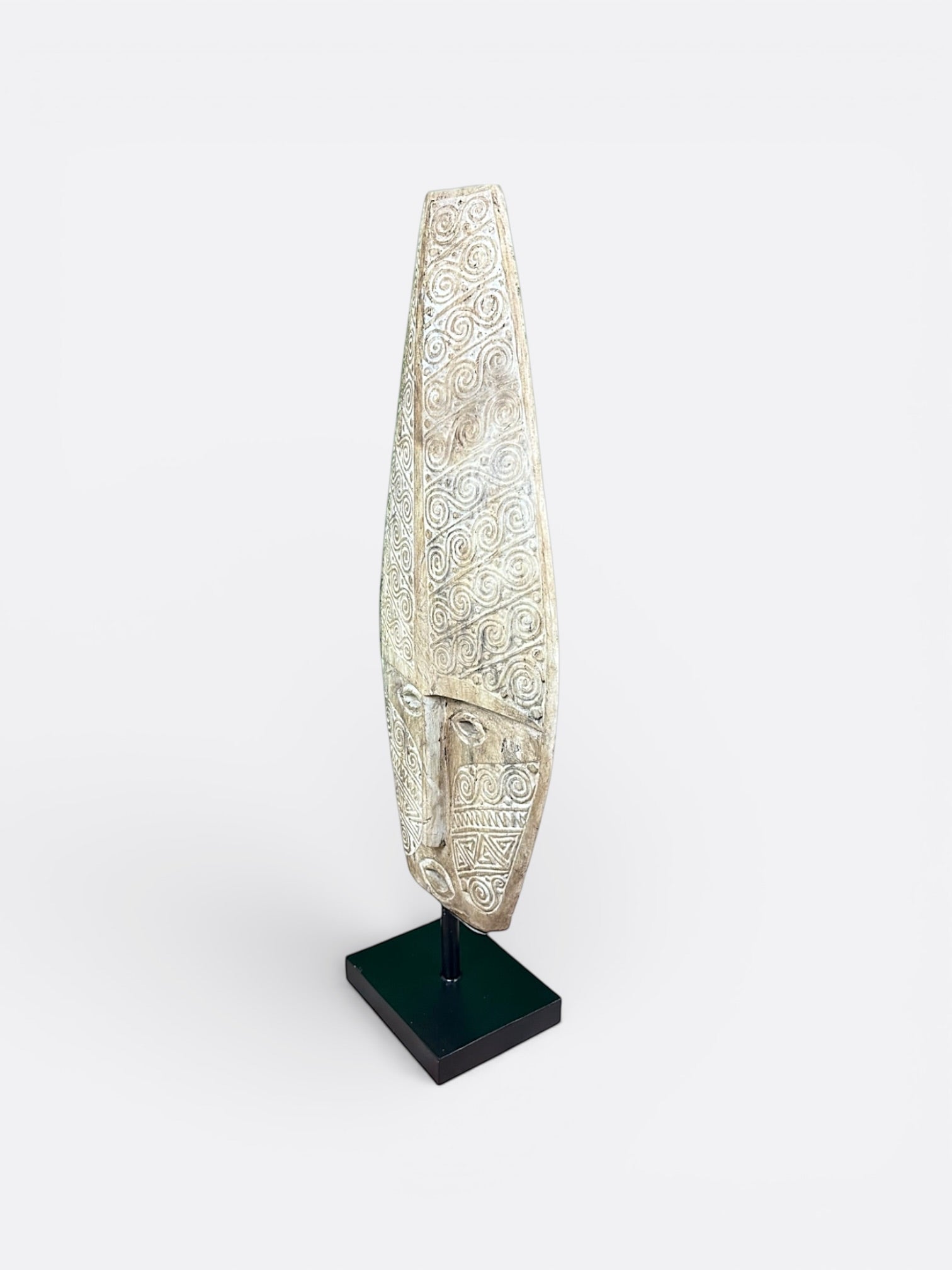 Détail du veinage de la sculpture visage Surya