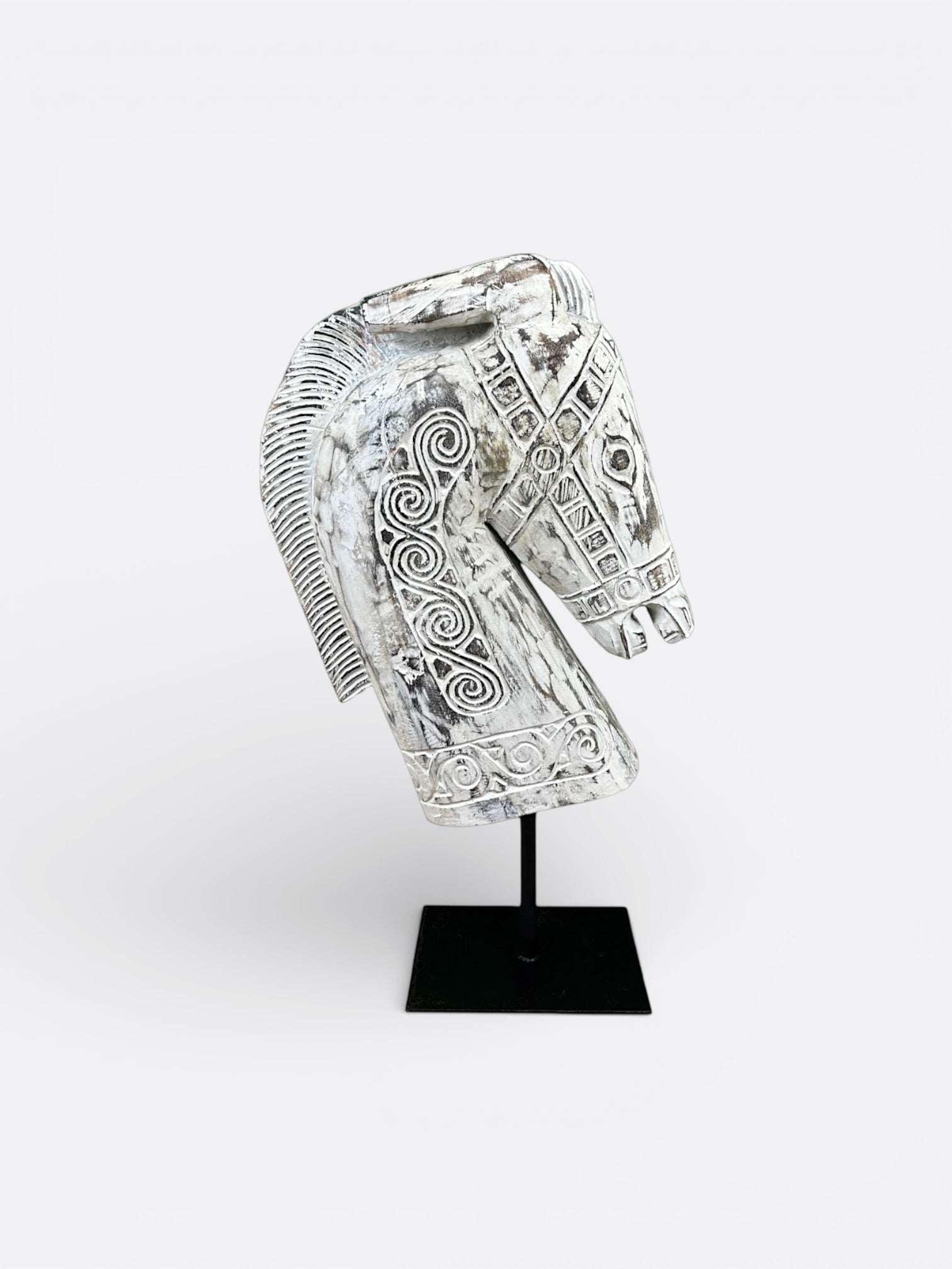 Sculpture artisanale balinaise en bois de Suar représentant un buste de cheval