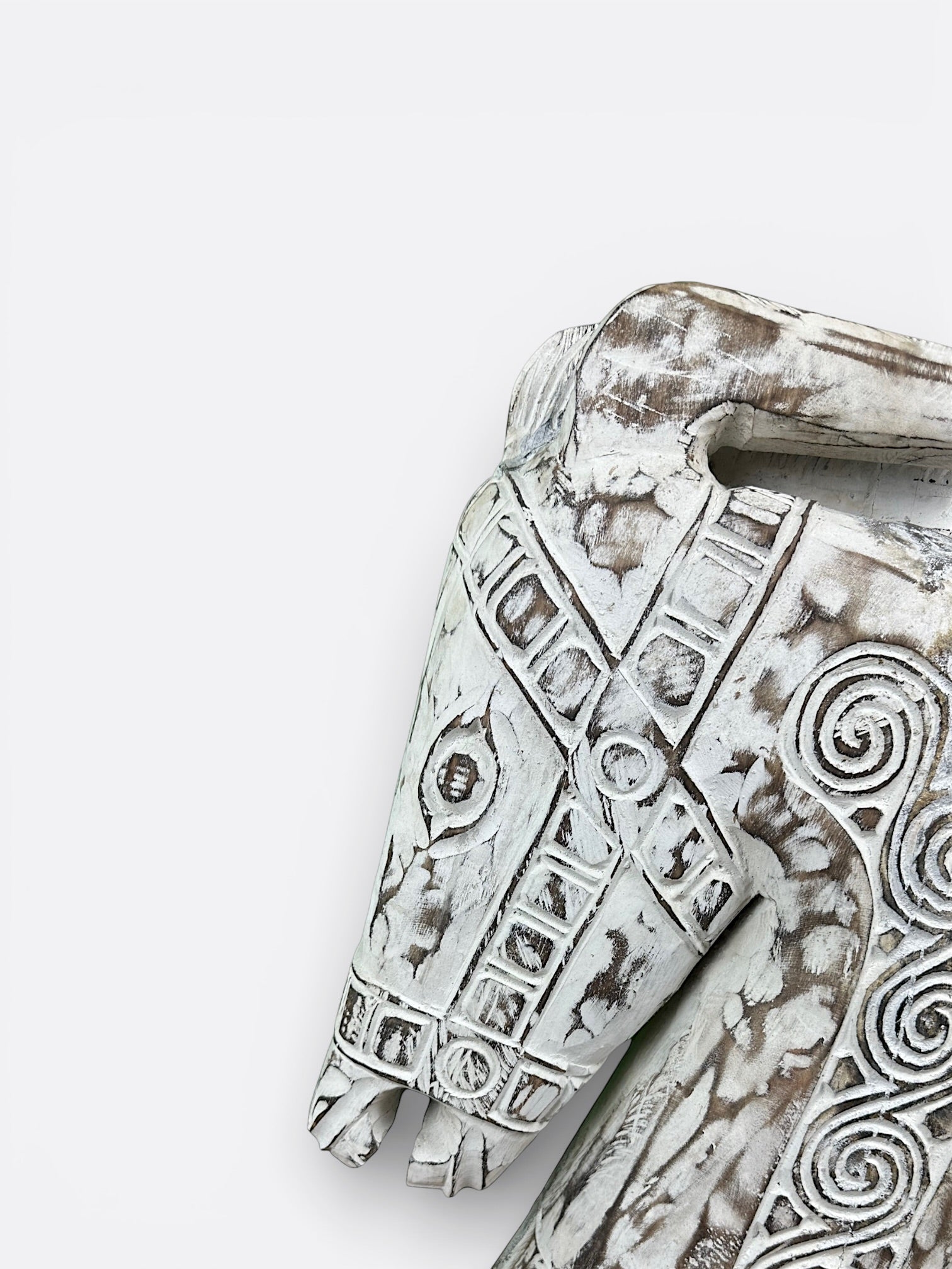 Sculpture artisanale en bois de Suar – Kuda Blanc