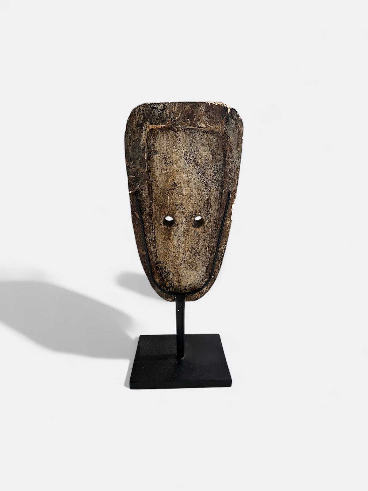 Gros plan sur le veinage du bois de manguier de la sculpture Agung