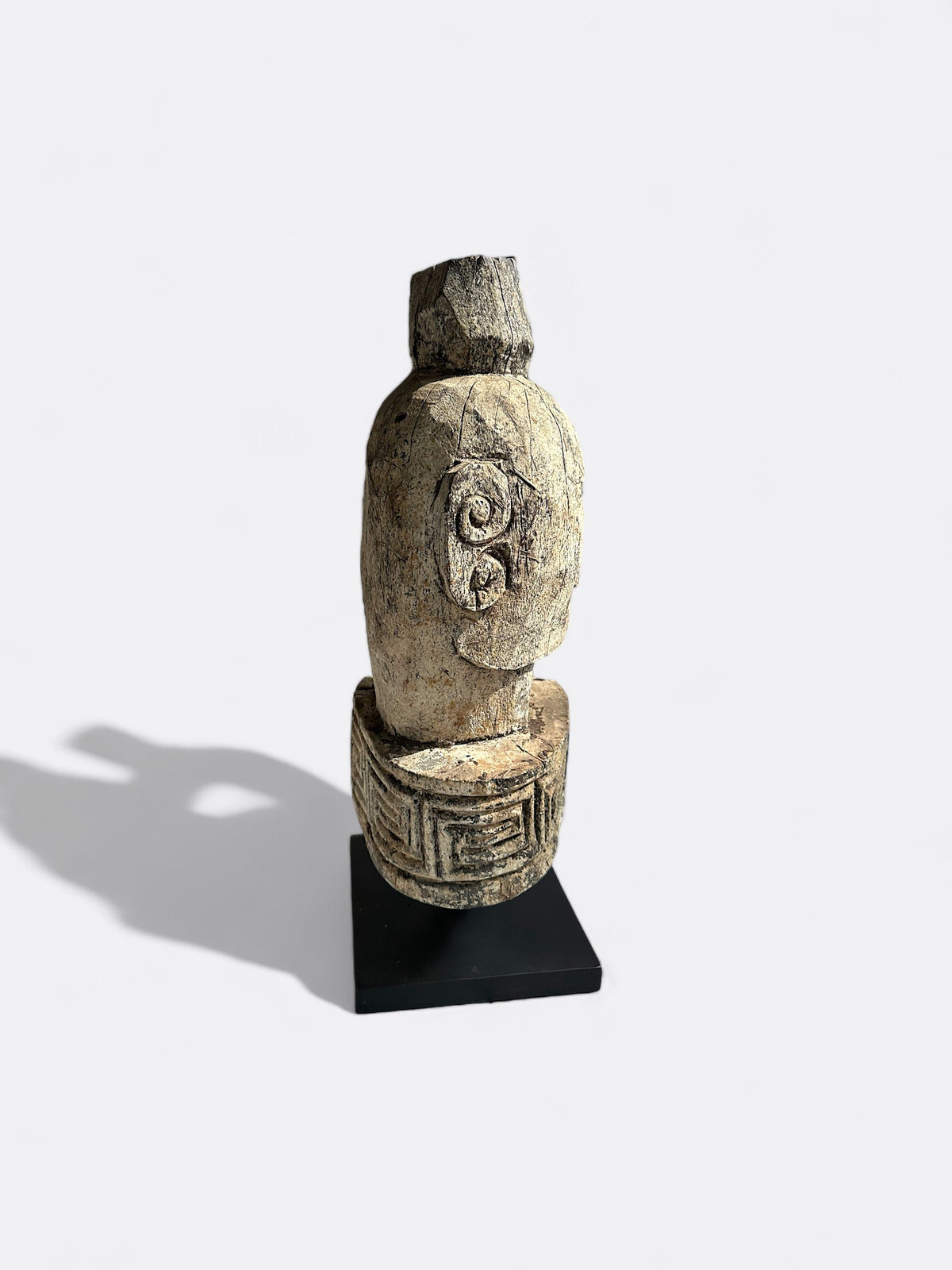 Sculpture Letti en bois de manguier vue de profil
