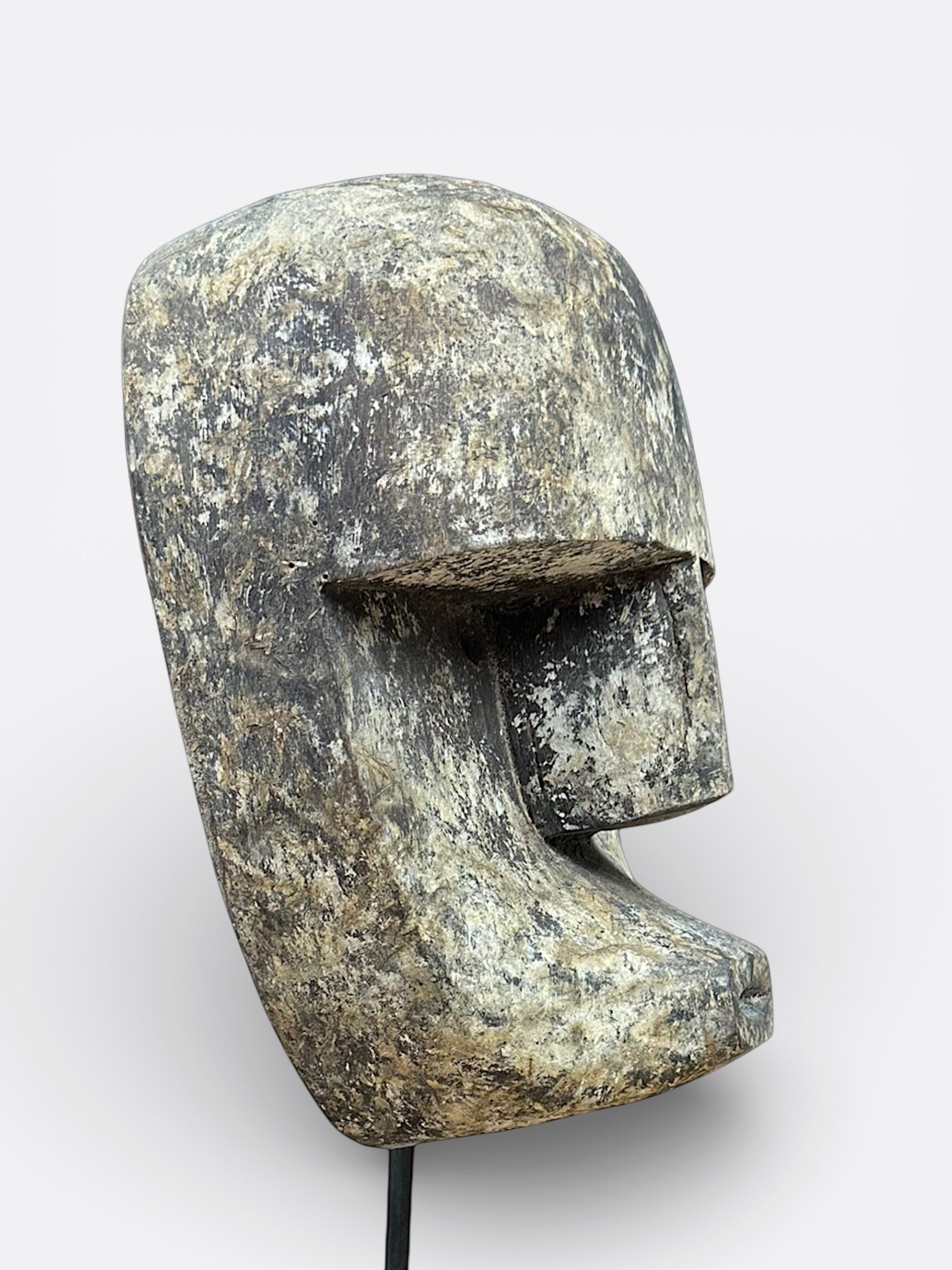 Visage tribal sculpté à la main à Bali, sculpture Agung S format compact