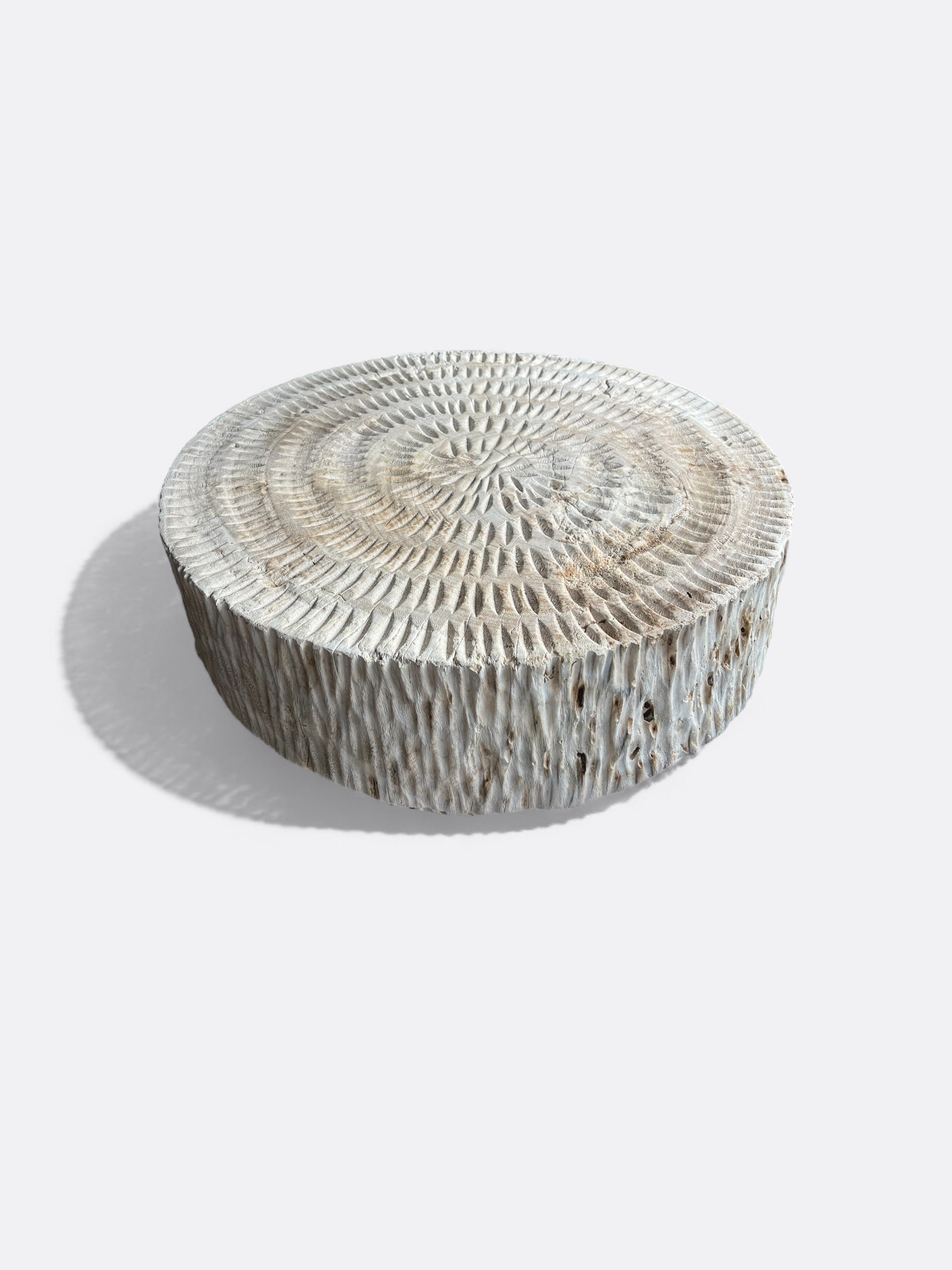 Table basse blanche en Bois de manguier sculpté - Melati