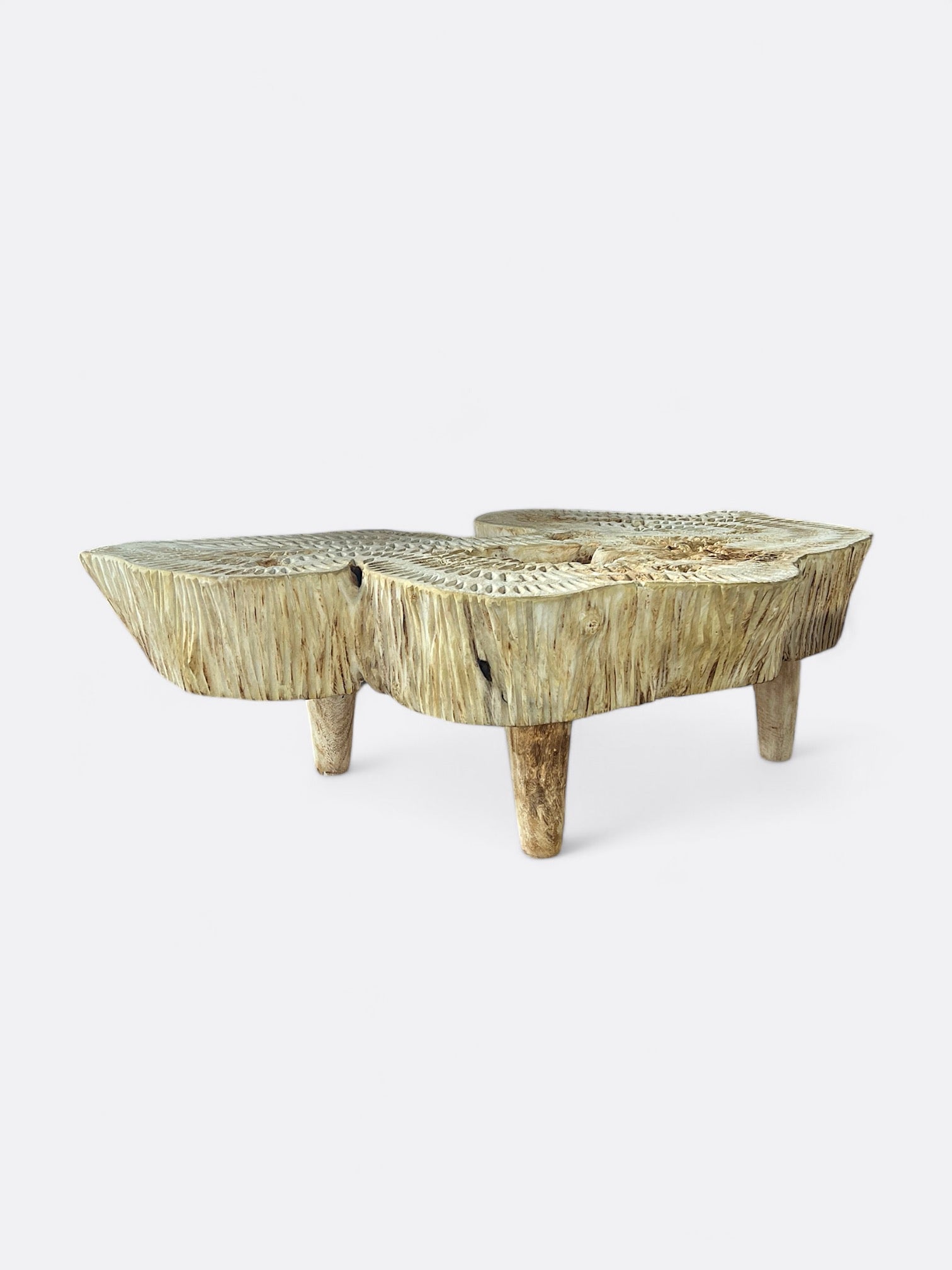 Table basse Tresna en bois de manguier sculpté artisanale de Bali