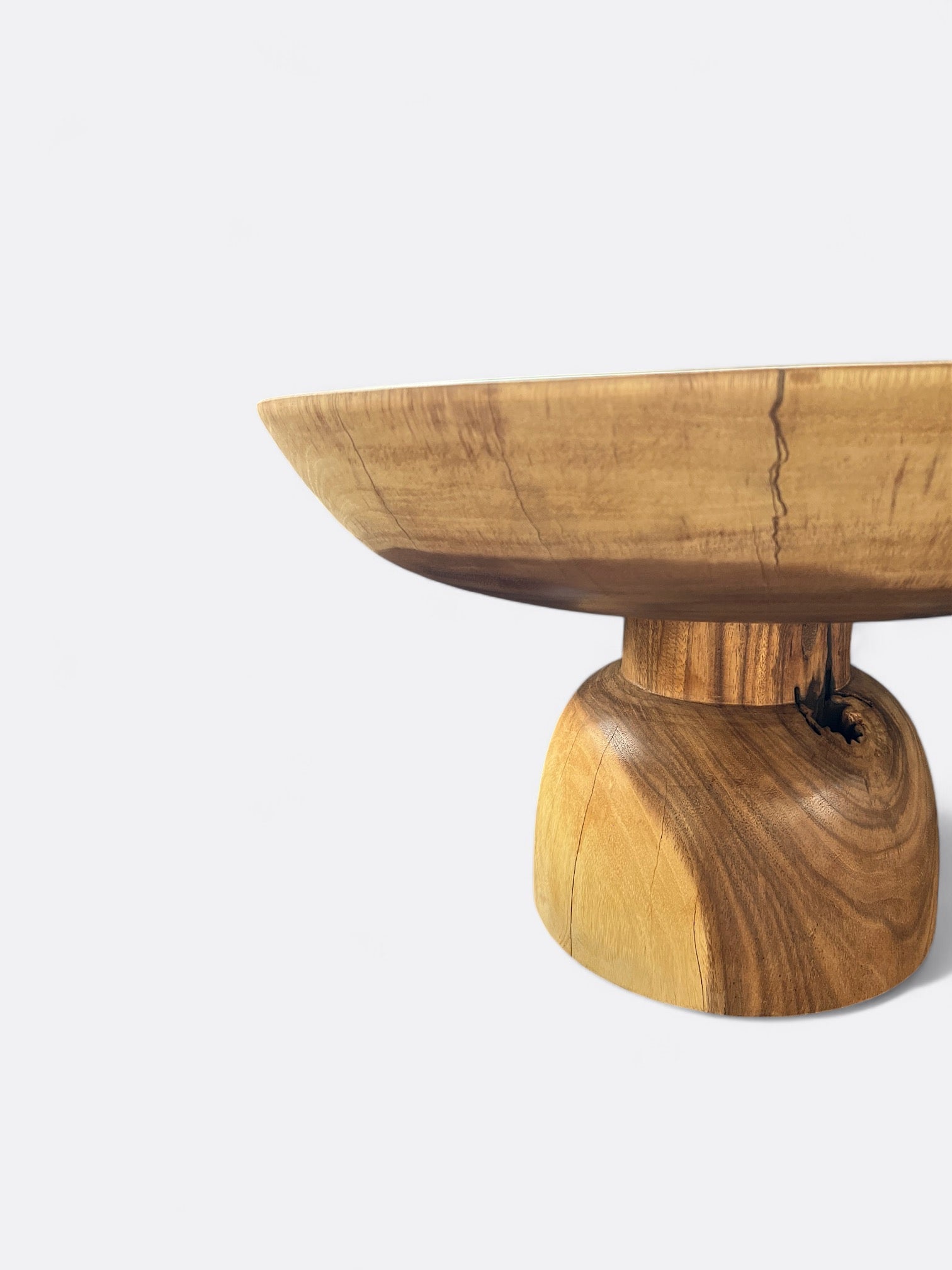 Table basse Anayai en Suar naturel - détail du veinage contrasté