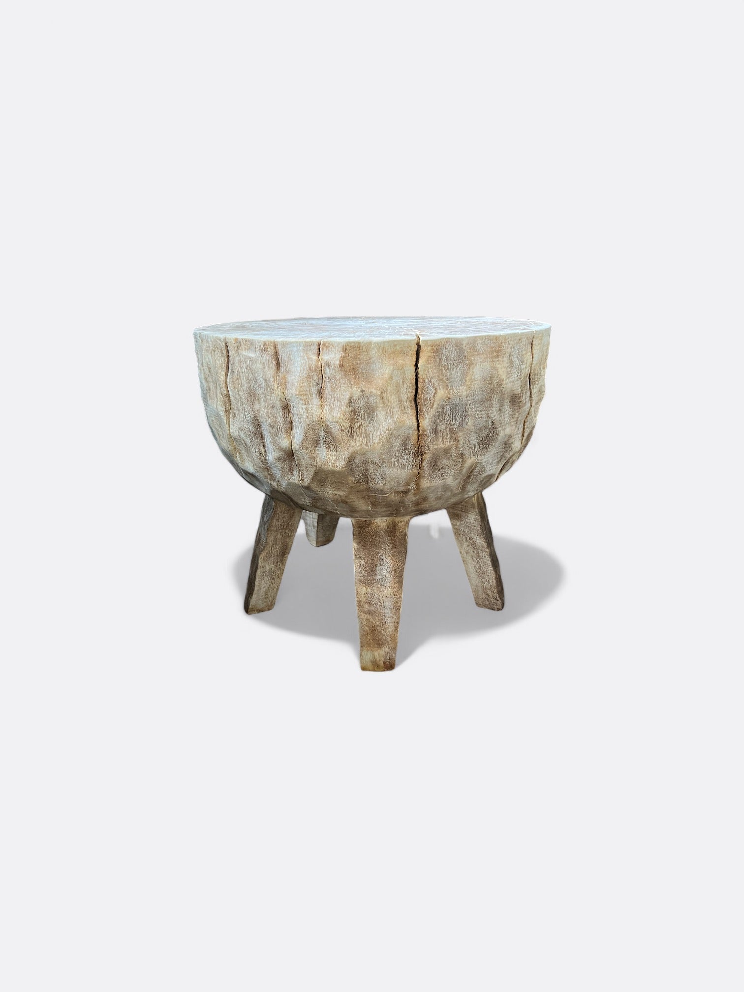 Table basse Douah en bois de Suar martelé artisanale de Bali