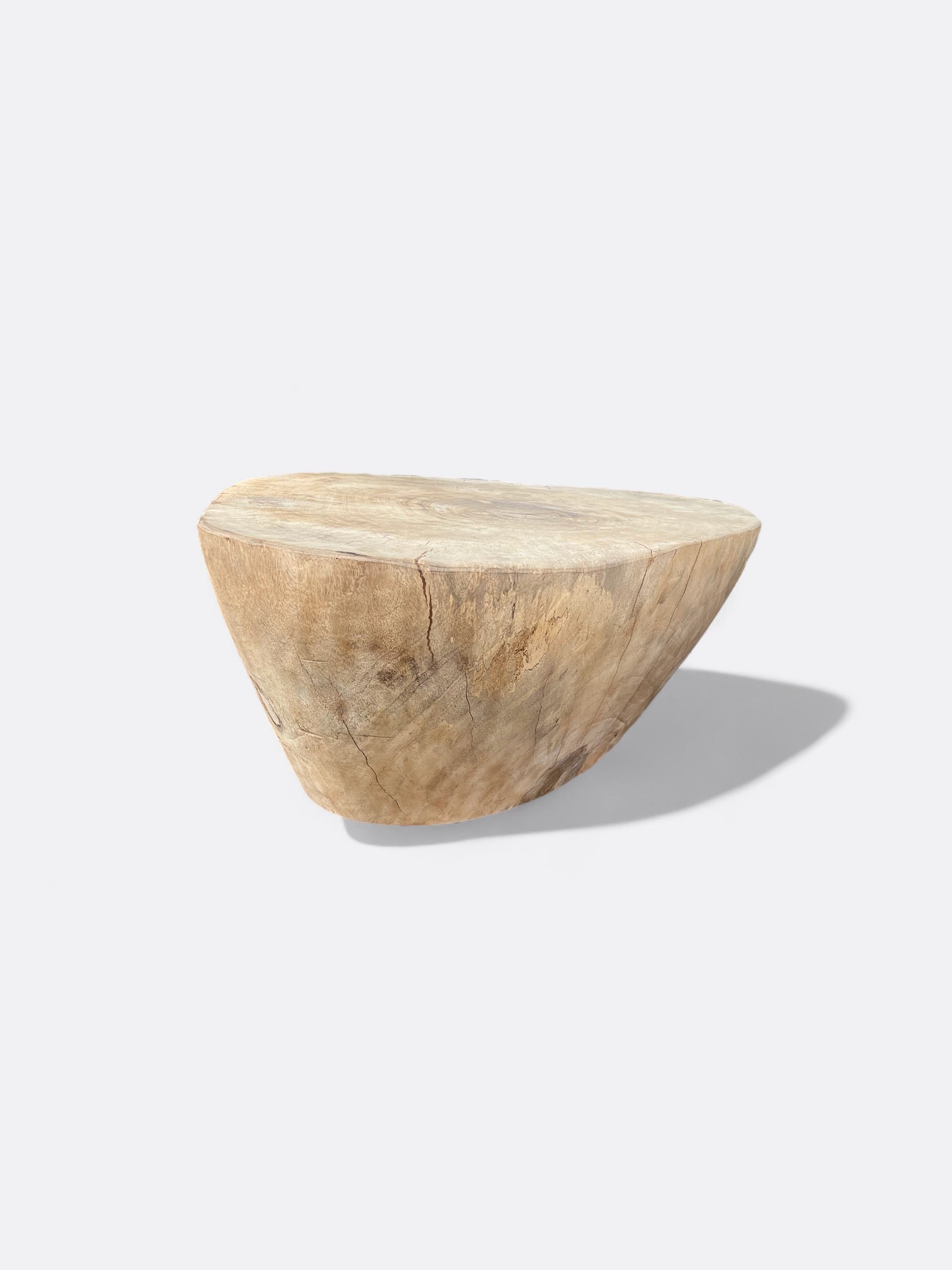 Table basse Madei en bois de Suar beige artisanale de Bali